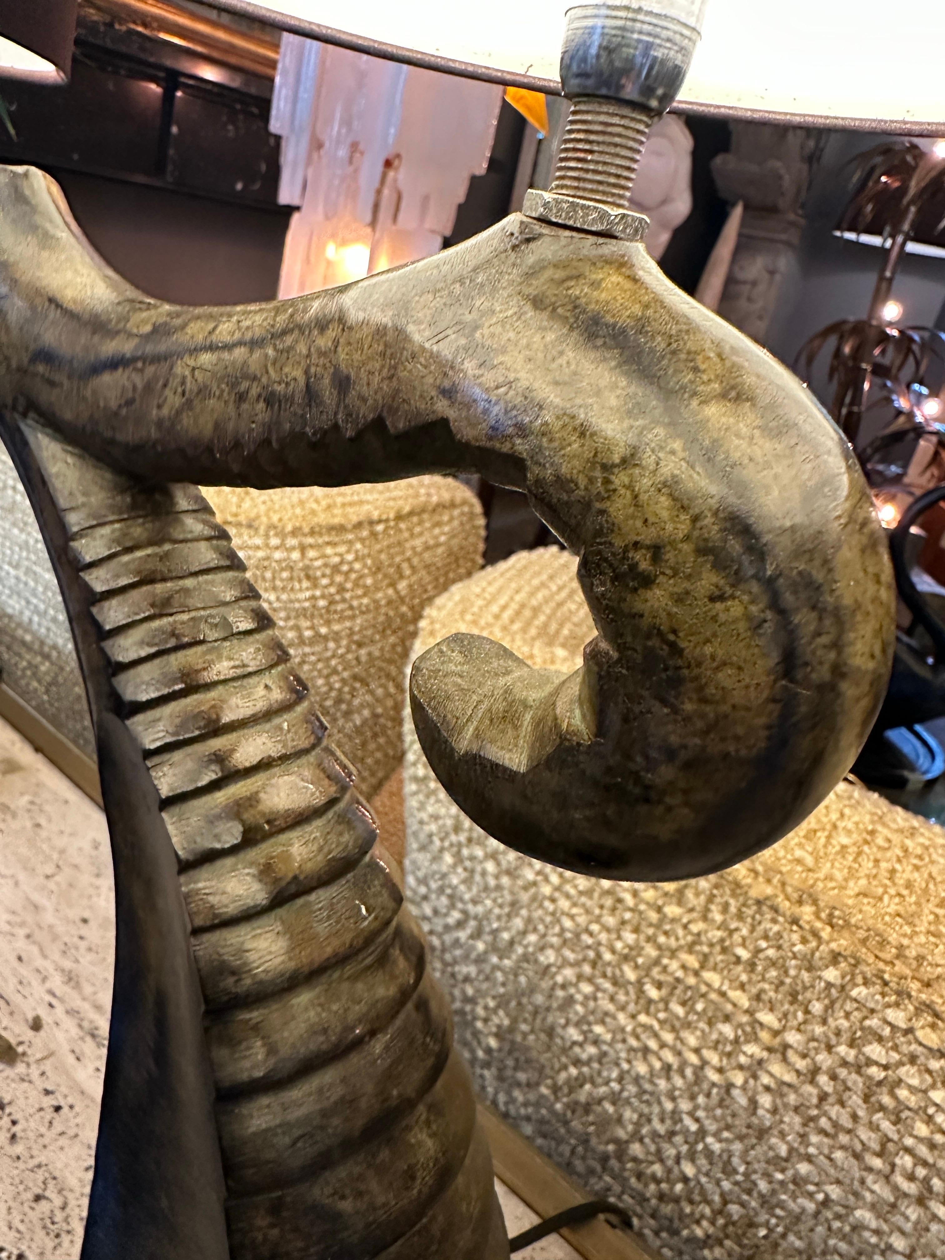 Pareja De Lámparas De Mesa De Bronce De Forma Orgánica en venta 1