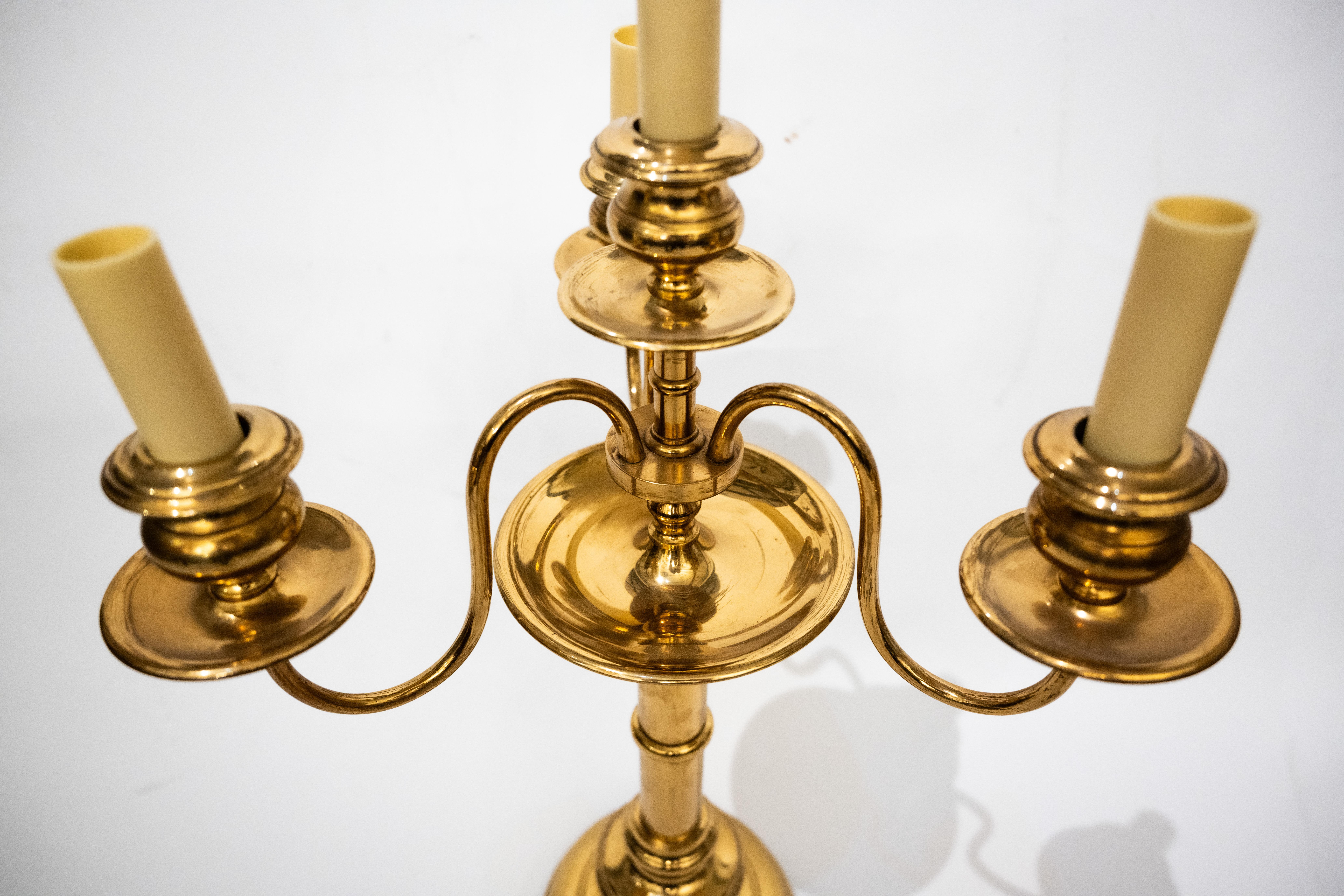 Schwedische Skultuna-Kerzen aus Bronze mit vier Leuchten, Paar  Stöcke im Zustand „Gut“ im Angebot in New York, NY