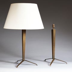 Paire de lampes de table tripodes en bronze d'après Jean Michel Frank