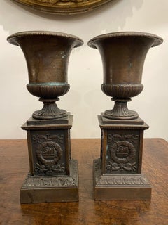 Coppia di urne in bronzo, XIX secolo