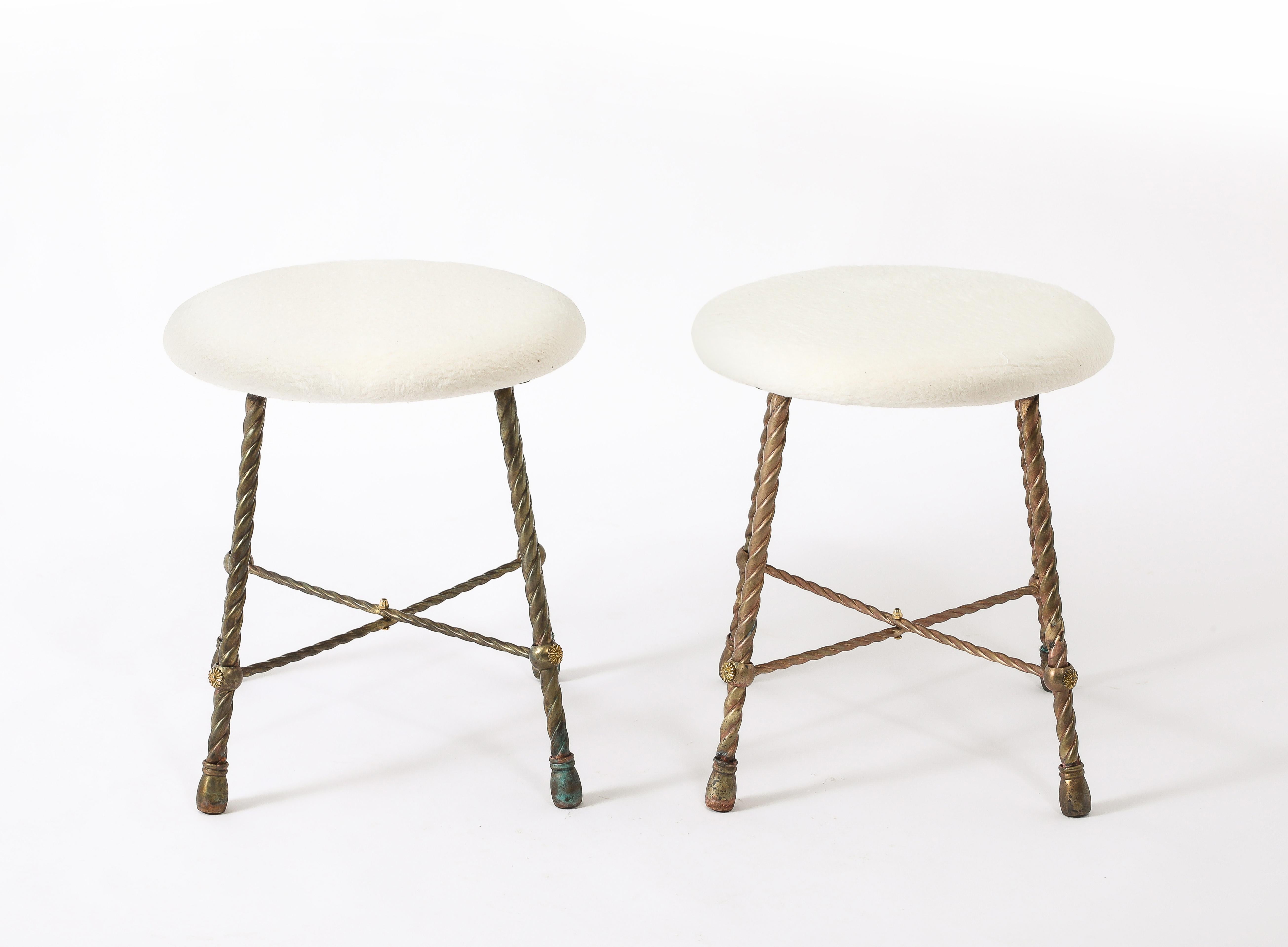Sgabelli Eleg con gambe in bronzo patinato e barella a X in bronzo.