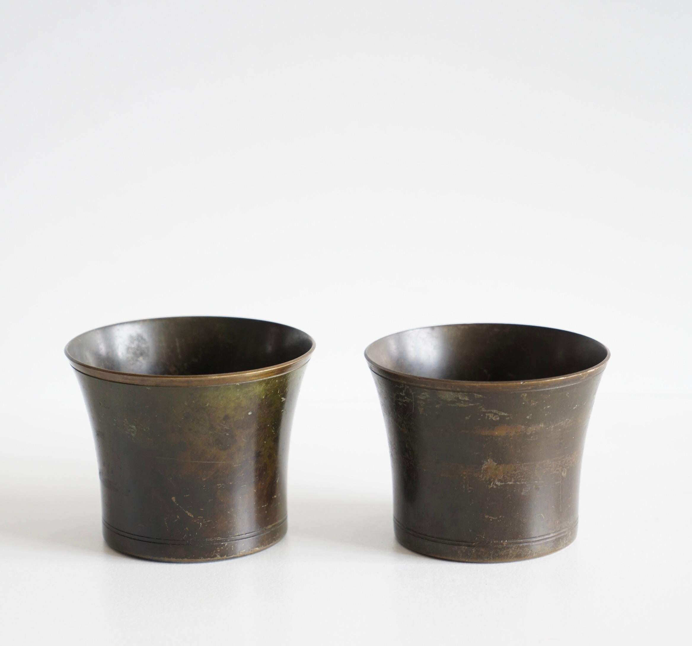 Scandinavo moderno Coppia di vasi in bronzo di Just Andersen in vendita