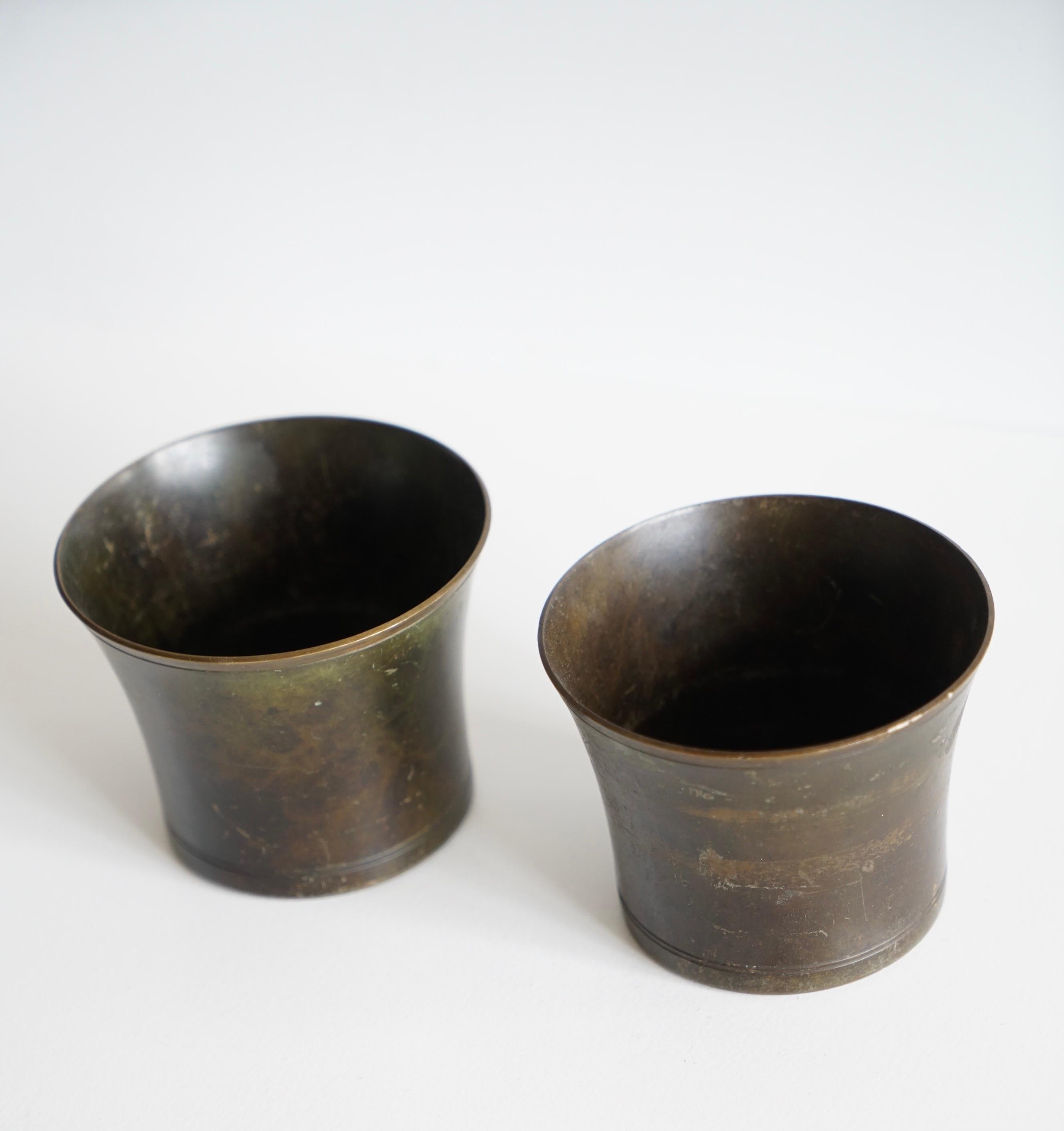 Danese Coppia di vasi in bronzo di Just Andersen in vendita