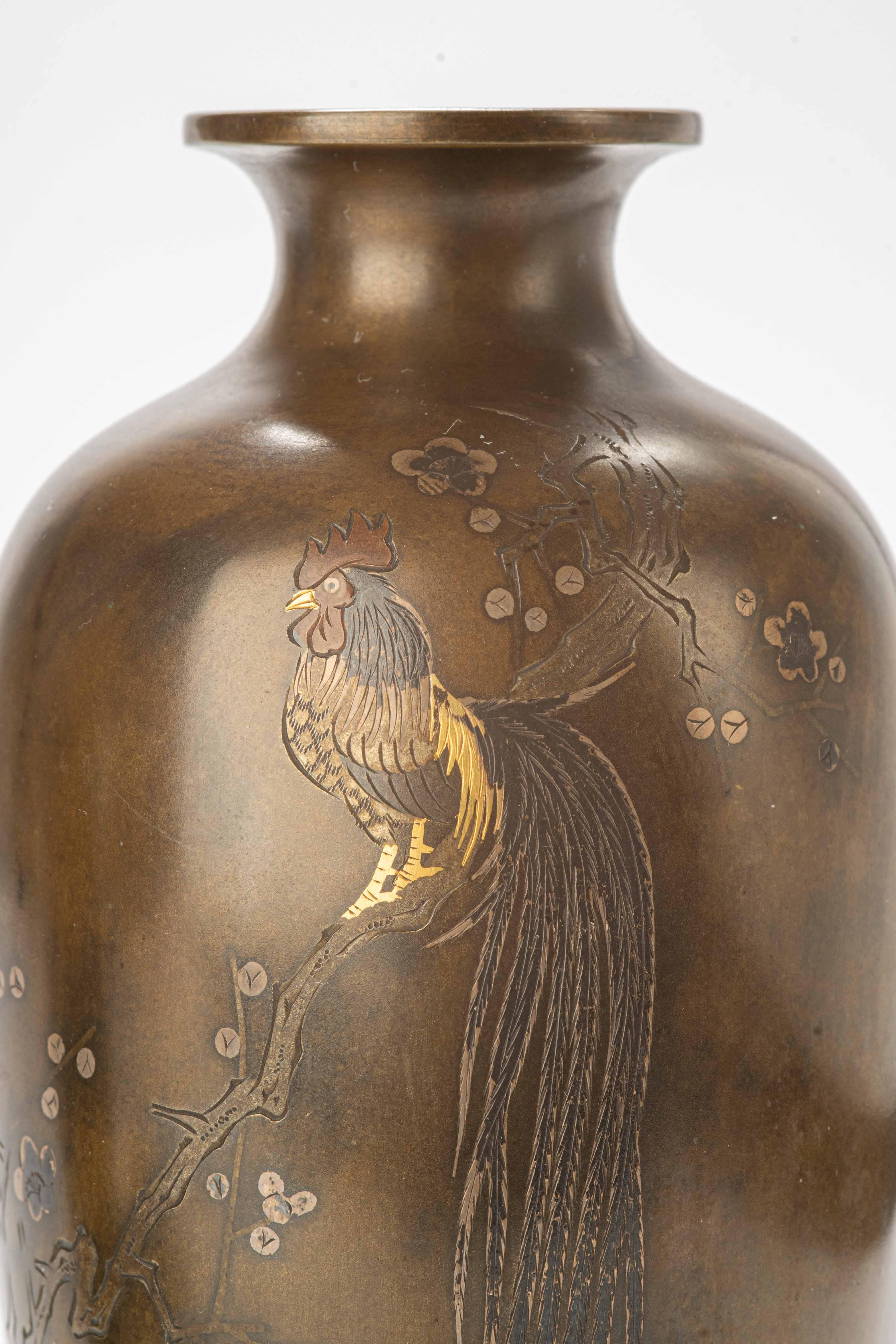 19th Century A pair of bronze vases with Onagadori roosters For Sale