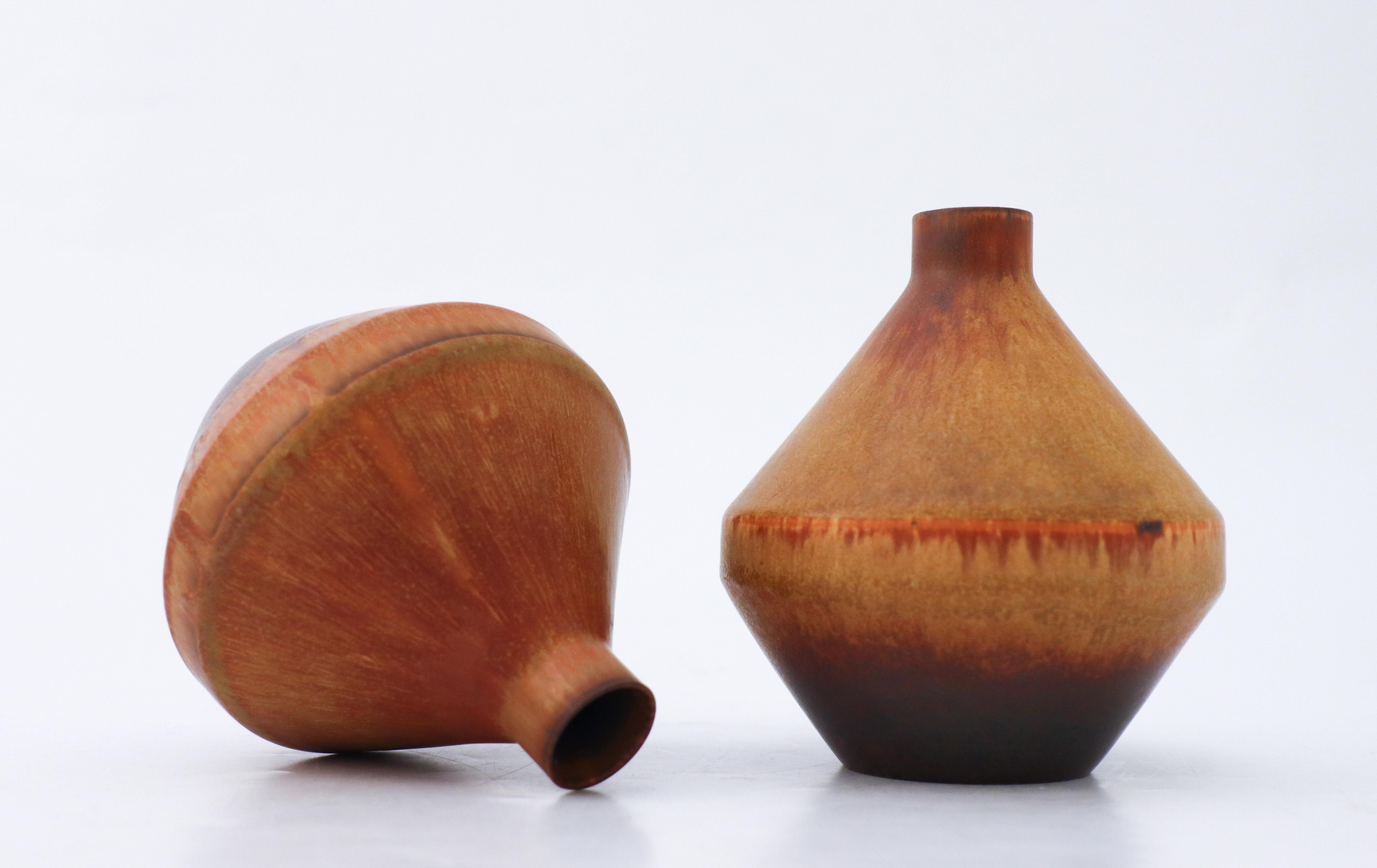 Pair of Brown Ceramic Vases Carl-Harry Stålhane Rörstrand, Midcentury Vintage In Good Condition For Sale In Stockholm, SE