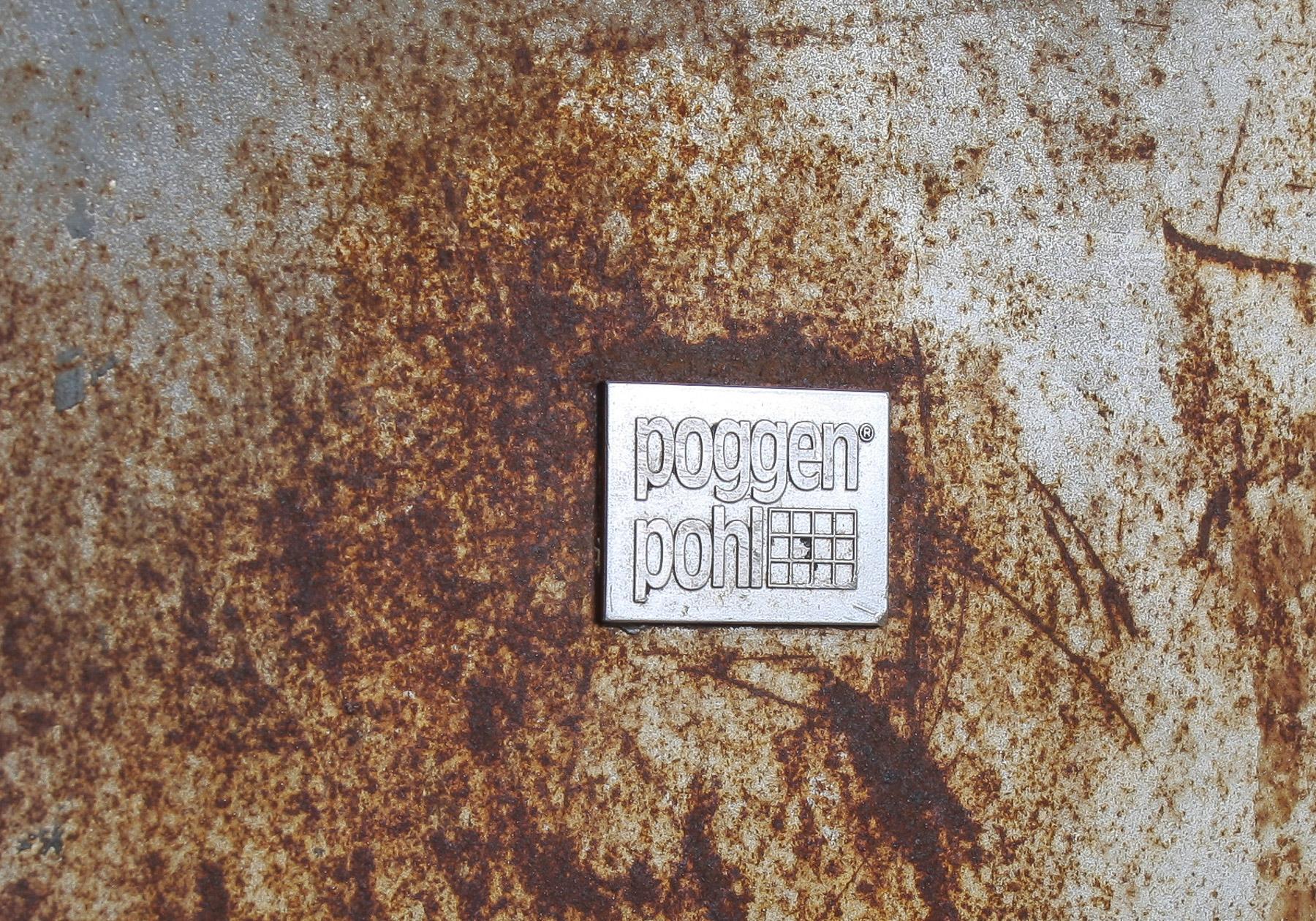 Pareja de jardineras industriales brutalistas de metal con pátina de óxido de Poggen Pohl Industrial en venta