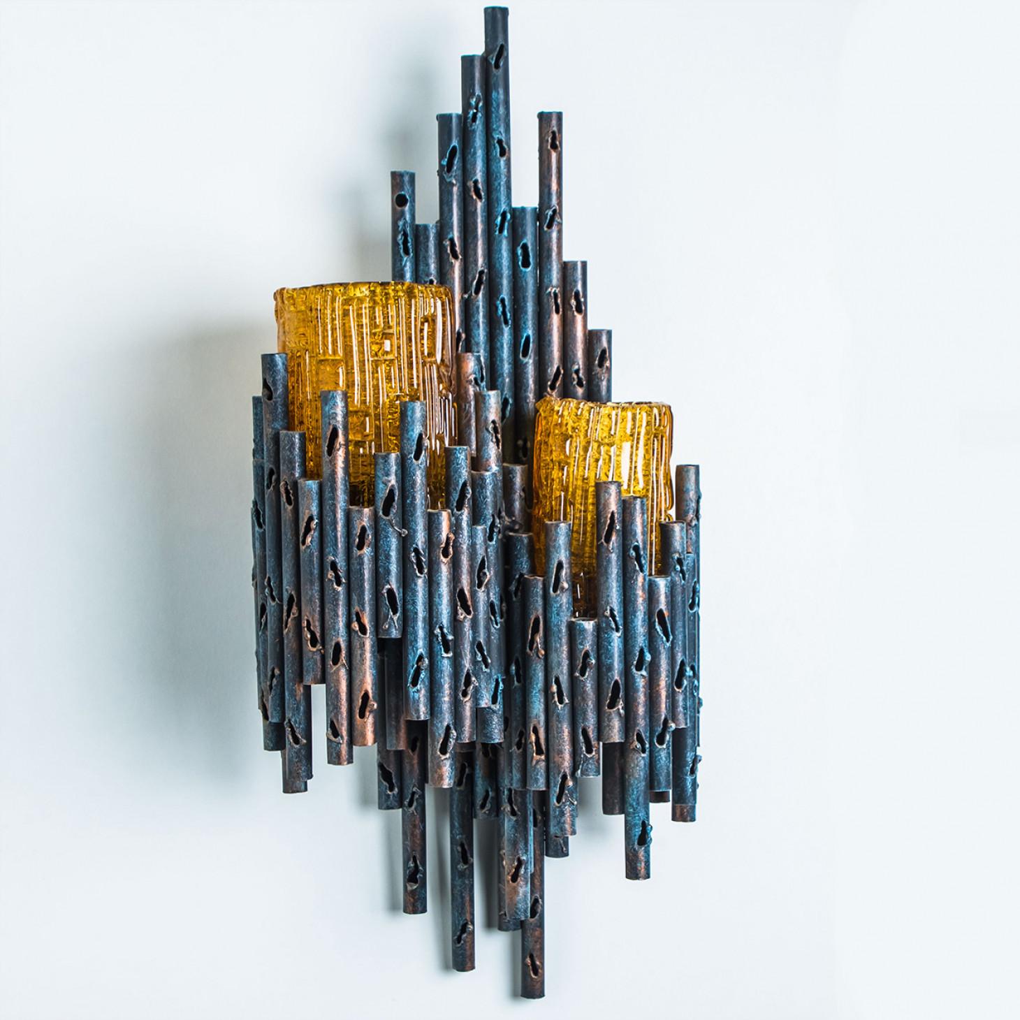 A pair of beautiful brutalist wall sconces by Tom Ahlström & Hans Ehrlich, Sweden, 1960s, each with 2 E27 bulbs. The light is two orange cups surrounded by dark blue panflute-like rods, creating a wonderful fantasy-like ambience, similar to Lord of