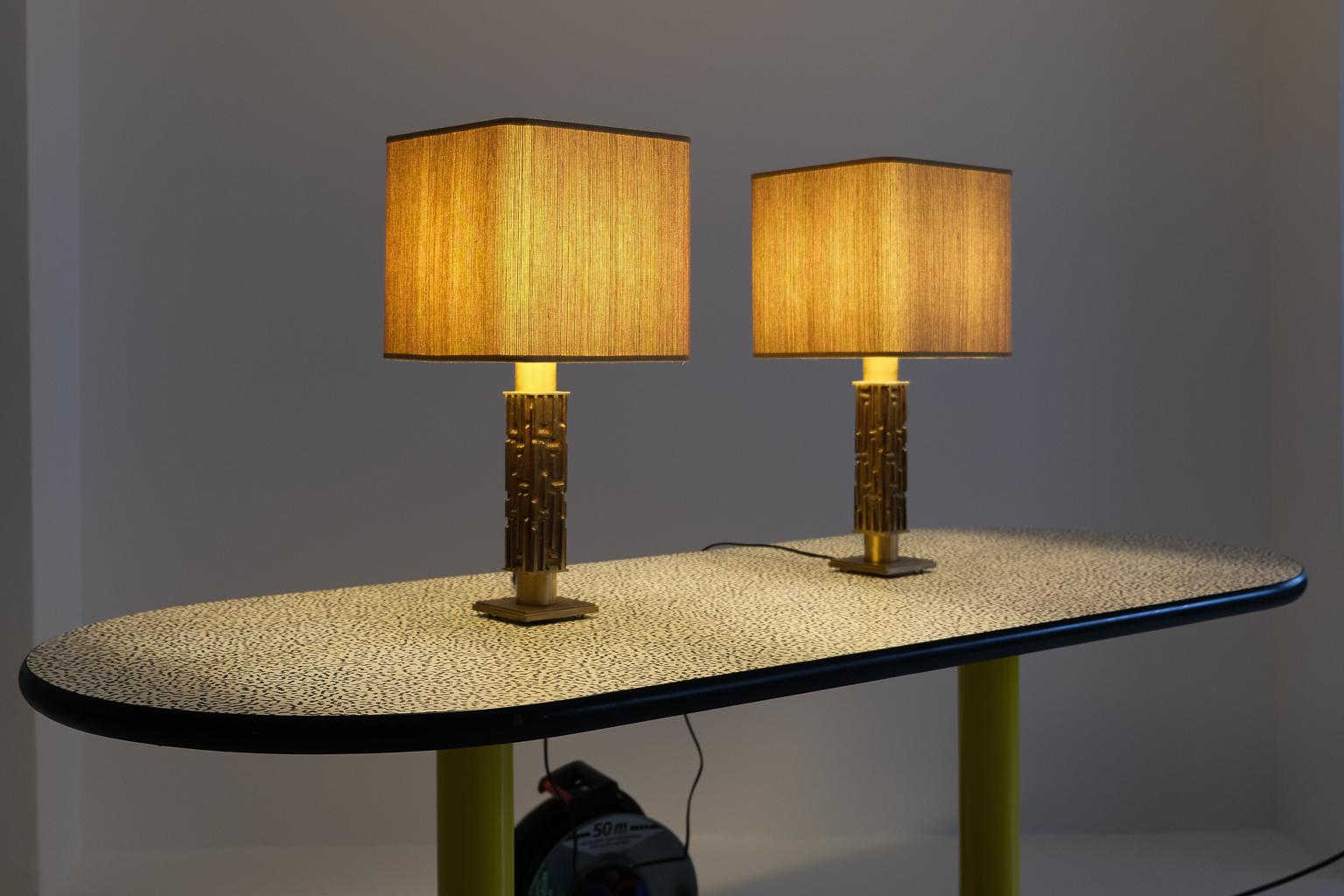Paire de lampes de table brutalistes en laiton par angelo brotto, Italie, années 1960 Bon état - En vente à Frankfurt am Main, DE