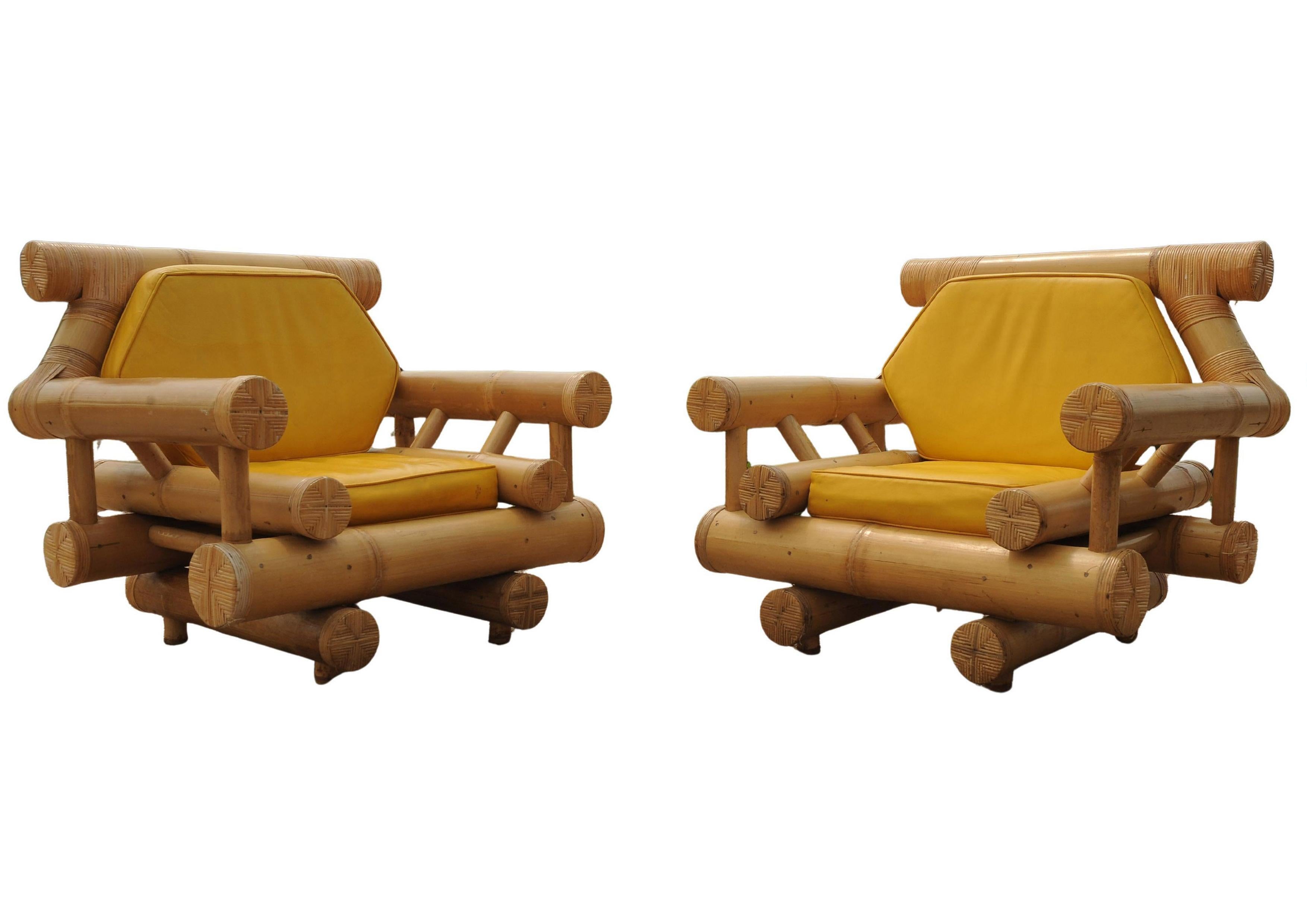1970's Mid Century Modern Bamboo Lounge Chairs By Budji Layug For Bloomingdales (amerikanisch) im Angebot
