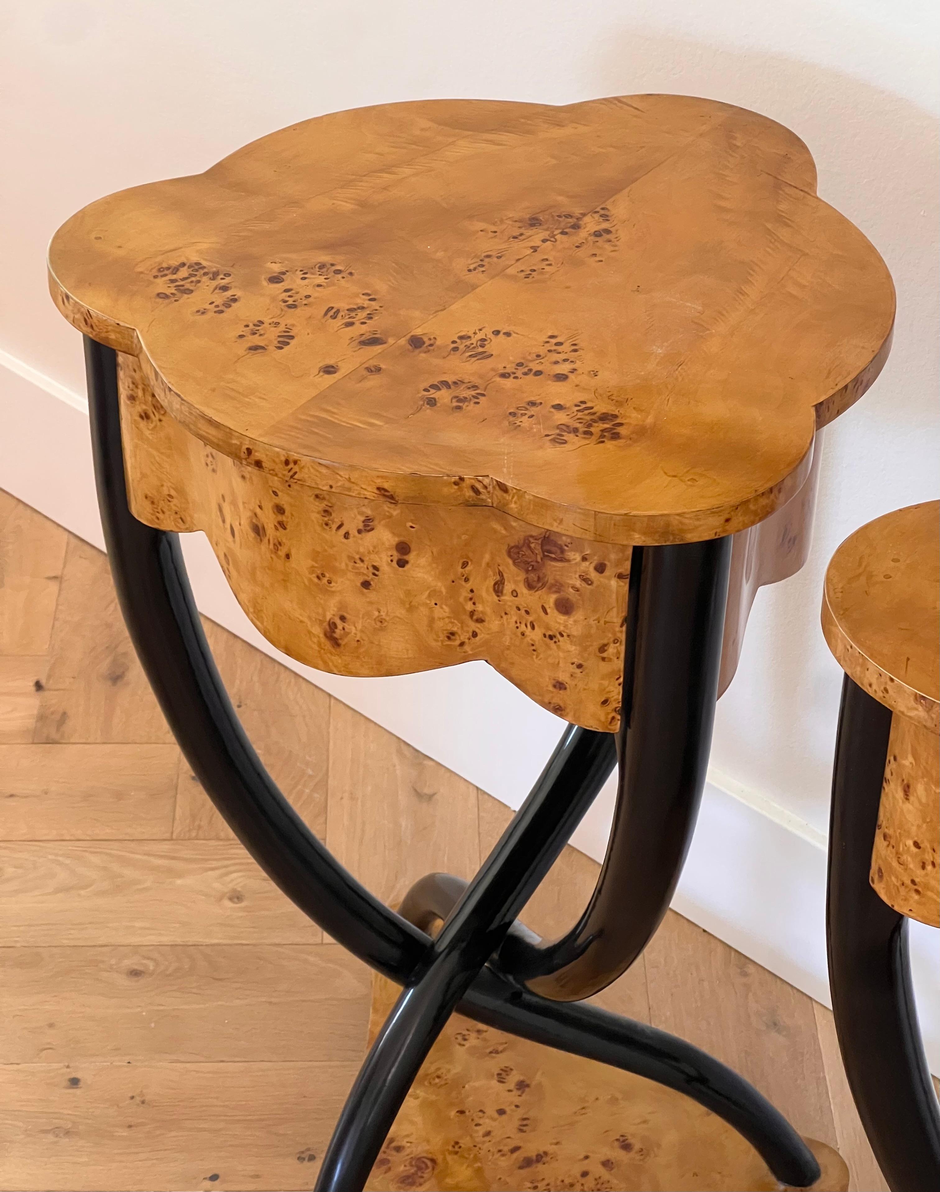 20th Century A pair of burl wood Biedermeier side tables, 20th century For Sale