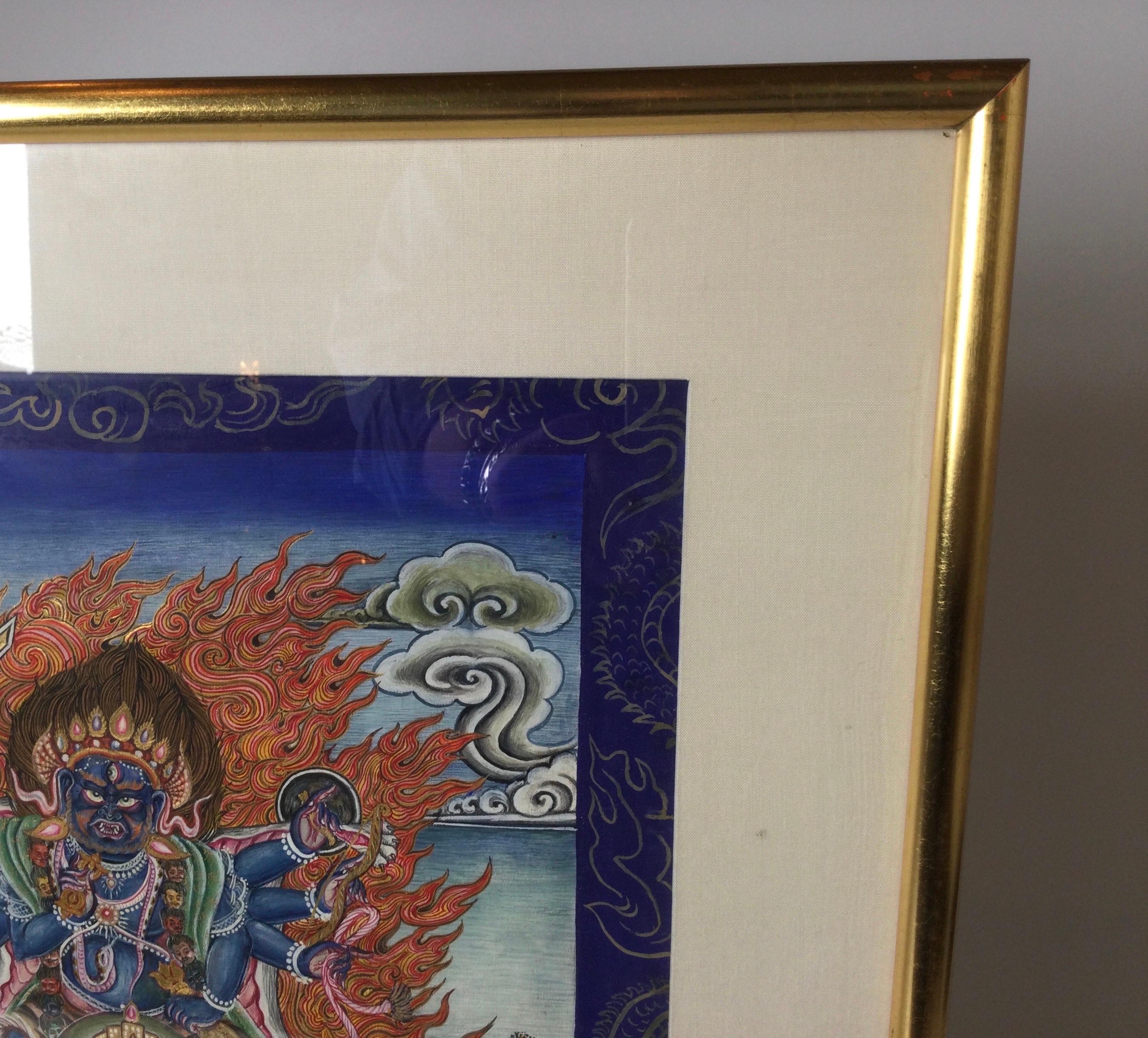 Une paire d'aquarelles birmanes aux couleurs vives représentant des divinités. Les tableaux du début du XXe siècle sont encadrés professionnellement dans des cadres en bois doré.