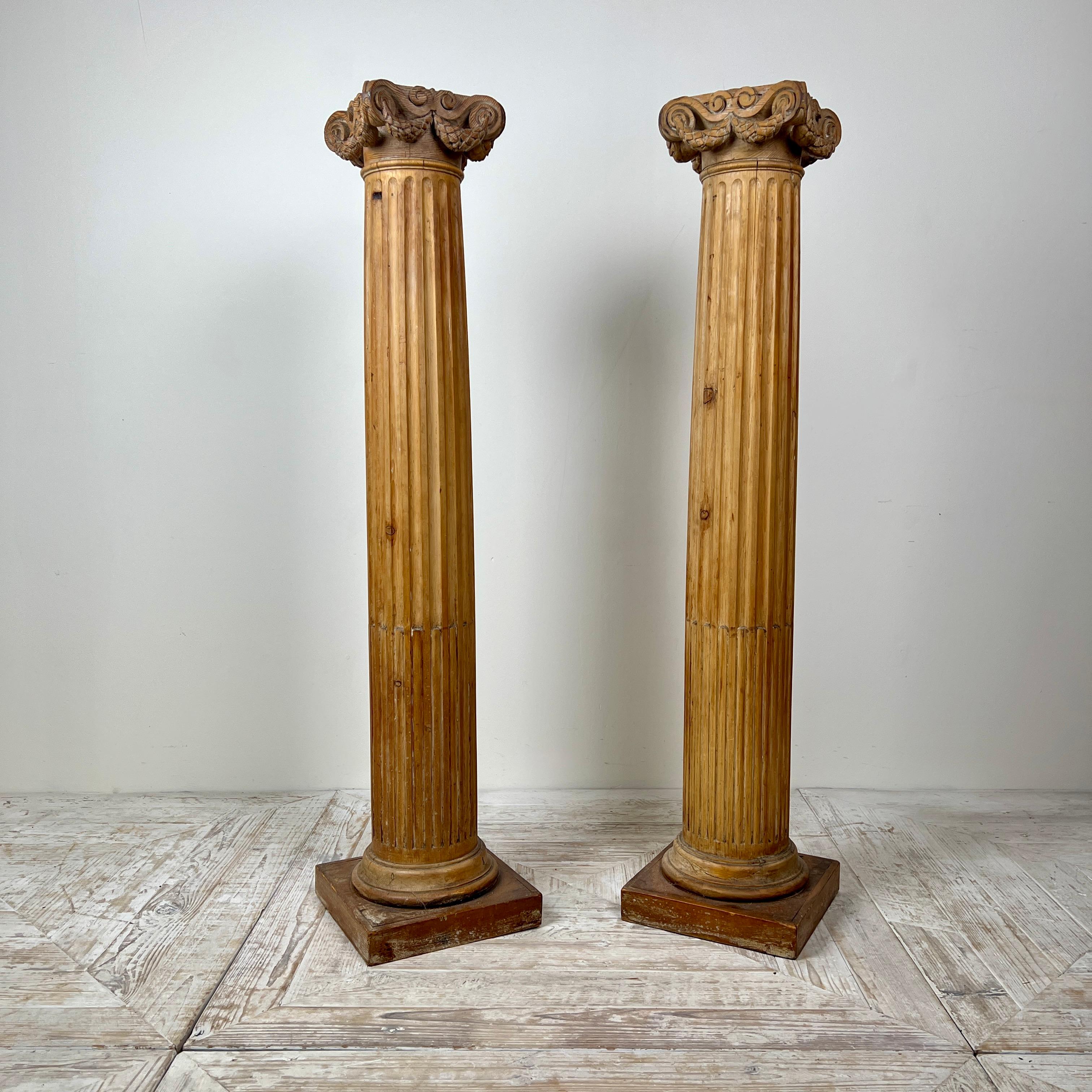 Un par de columnas clásicas de pino del siglo XIX Victoriano en venta