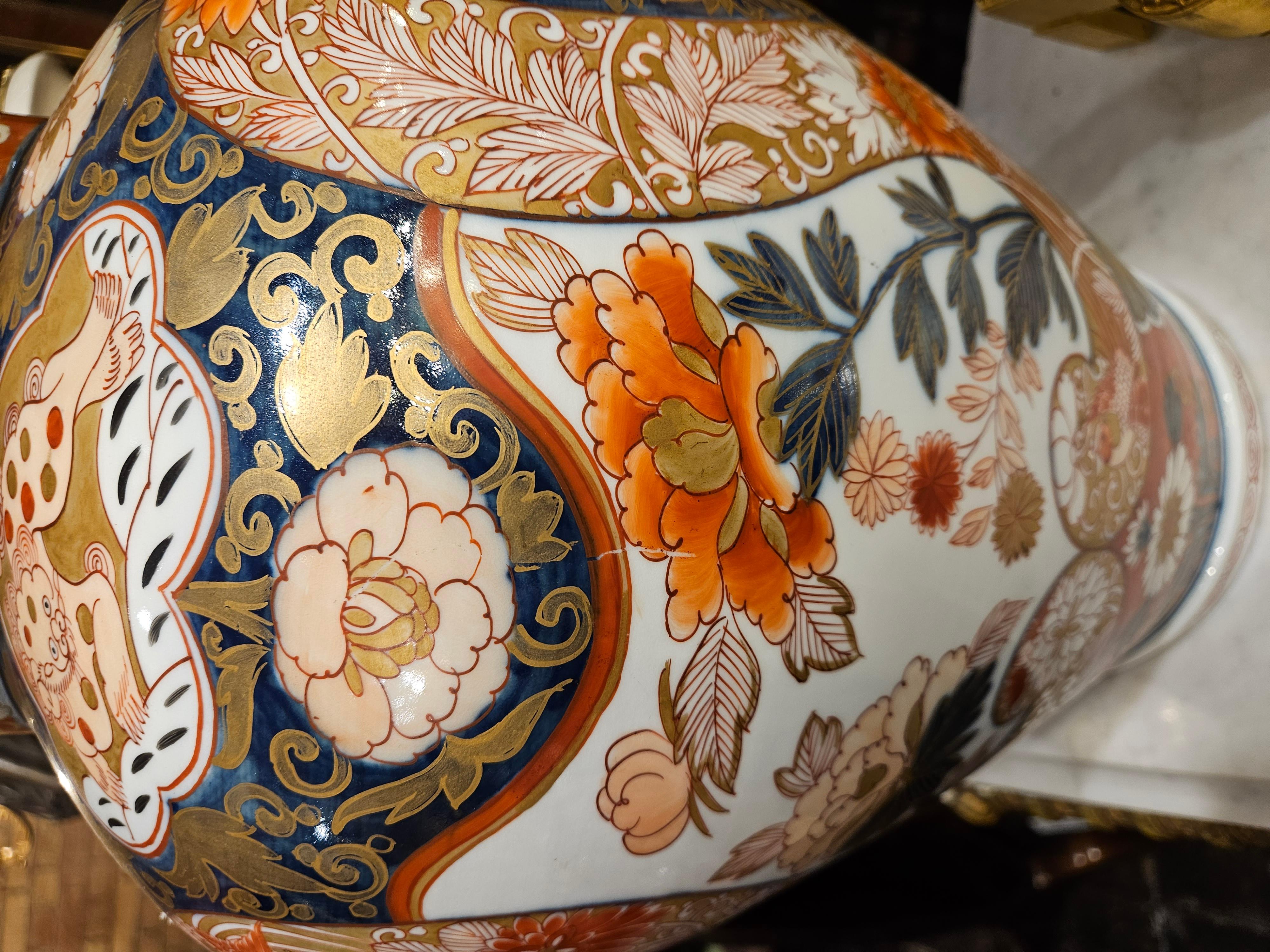 Hand-Painted A Pair of C19th Japanese Imari Vases For Sale