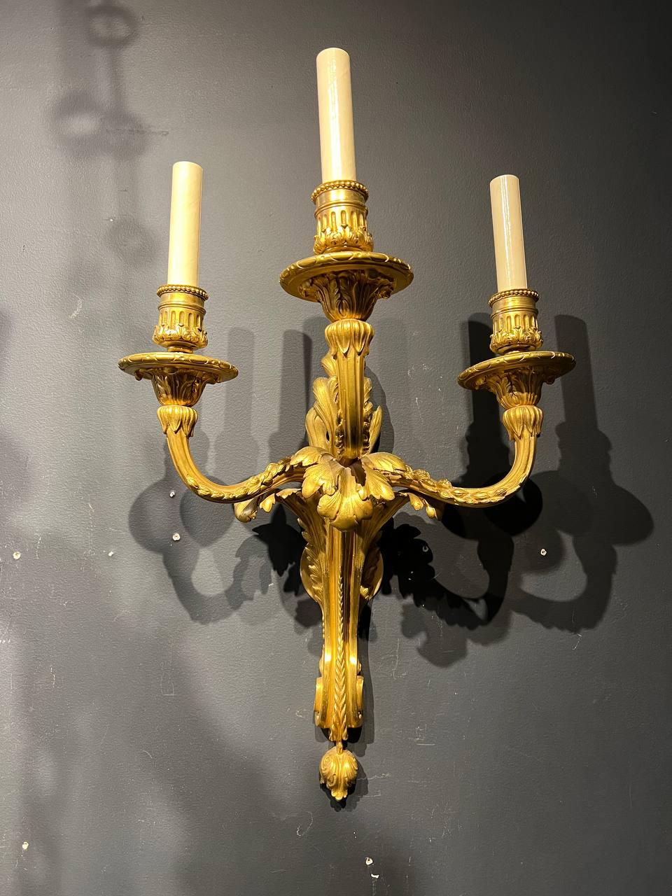 A pair of circa 1900 Caldwell 3 lights French style sconces with acanthus leaves design. 2 pairs available.

Dealer: G302YP

