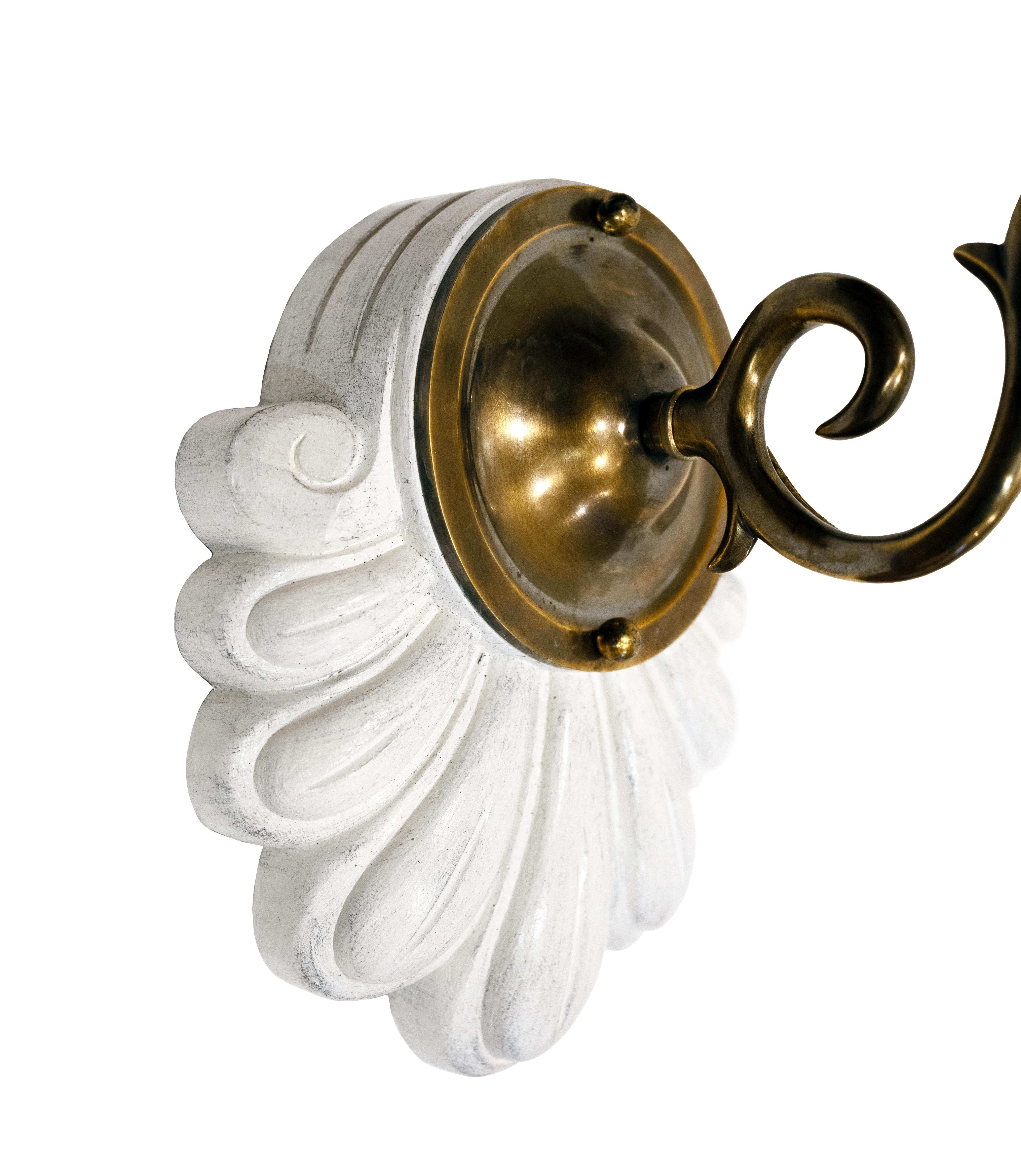 Américain Paire d'appliques Calla avec abat-jour transparent en forme d'ouragan par David Duncan Studio en vente