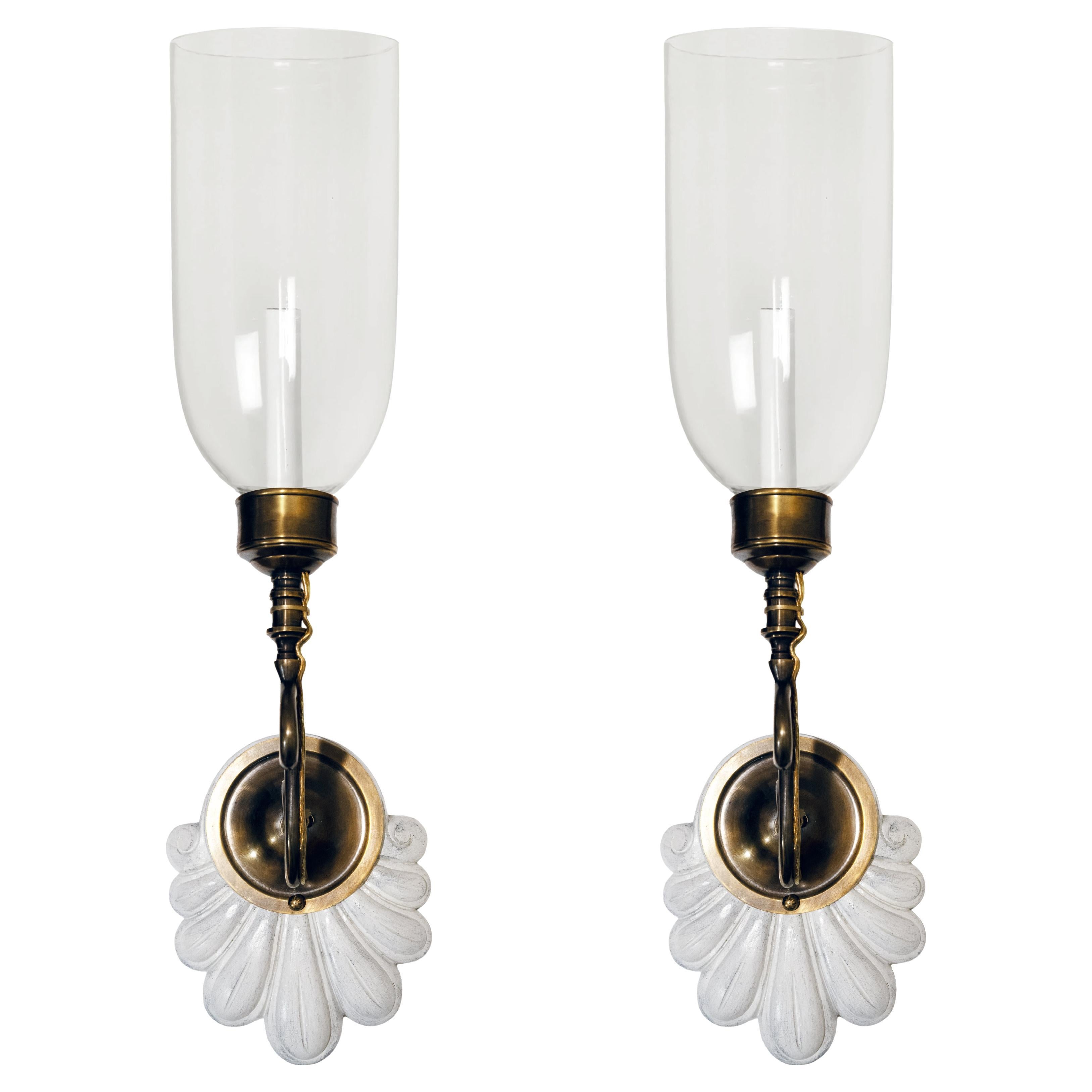 Paire d'appliques Calla avec abat-jour transparent en forme d'ouragan par David Duncan Studio