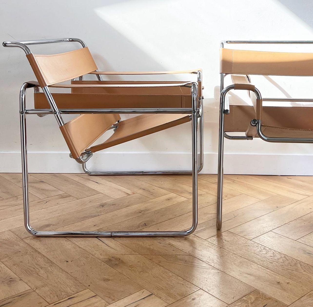 A pair of camel toned leather and chrome Wassily chairs by Marcel Breuer, 20th c 9