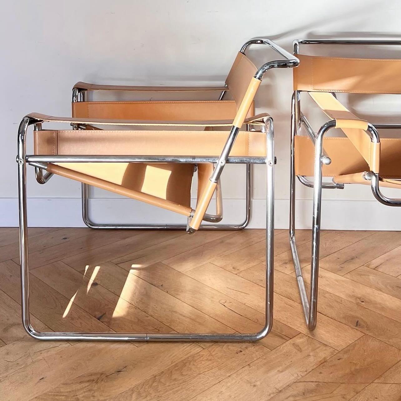 A pair of camel toned leather and chrome Wassily chairs by Marcel Breuer, 20th c 10