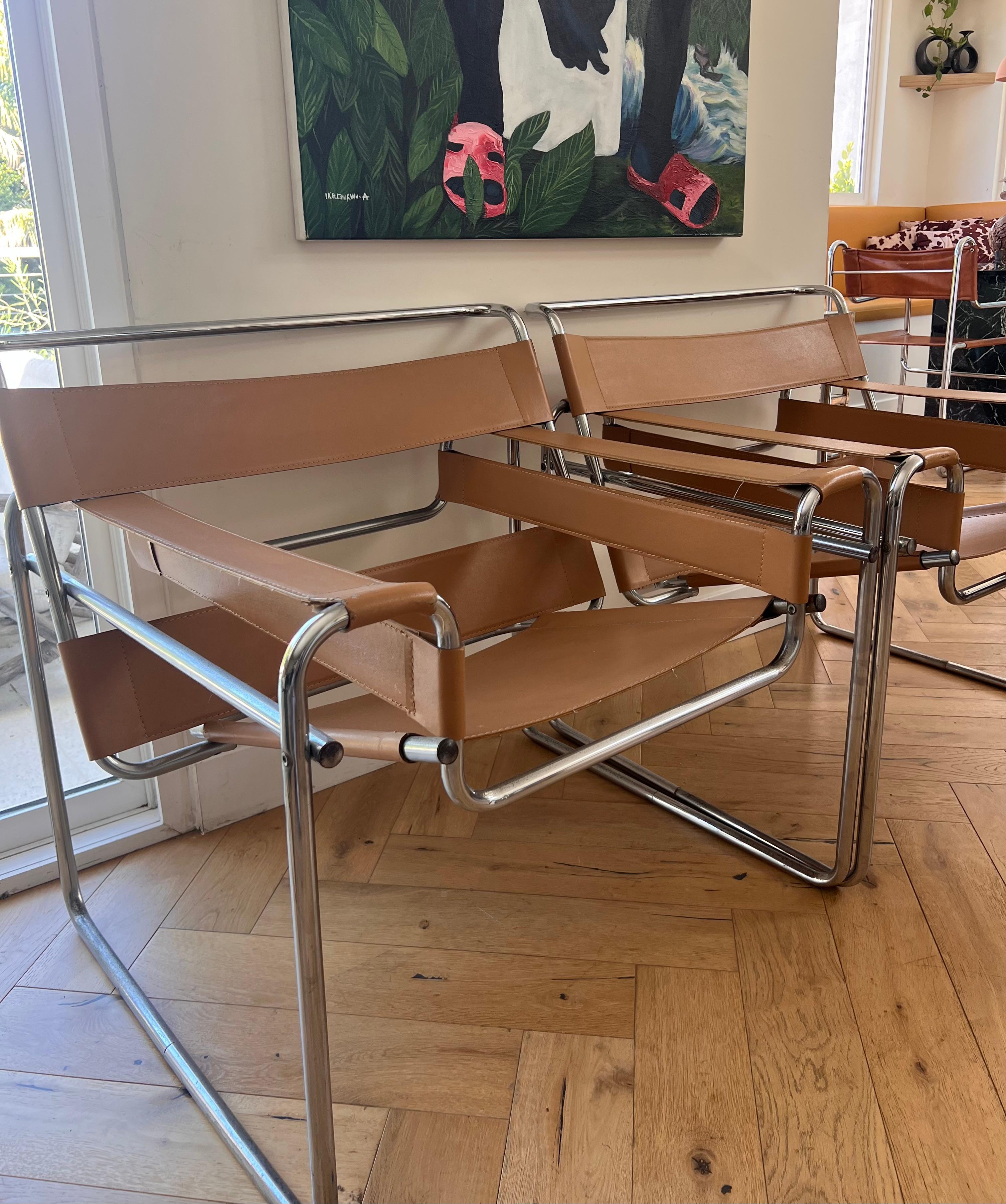 20th Century A pair of camel toned leather and chrome Wassily chairs by Marcel Breuer, 20th c