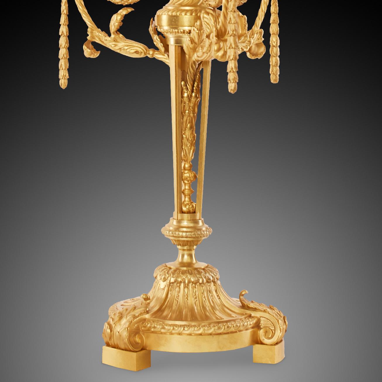 Dorato Coppia di candelabri del XIX secolo Luigi XVI in vendita