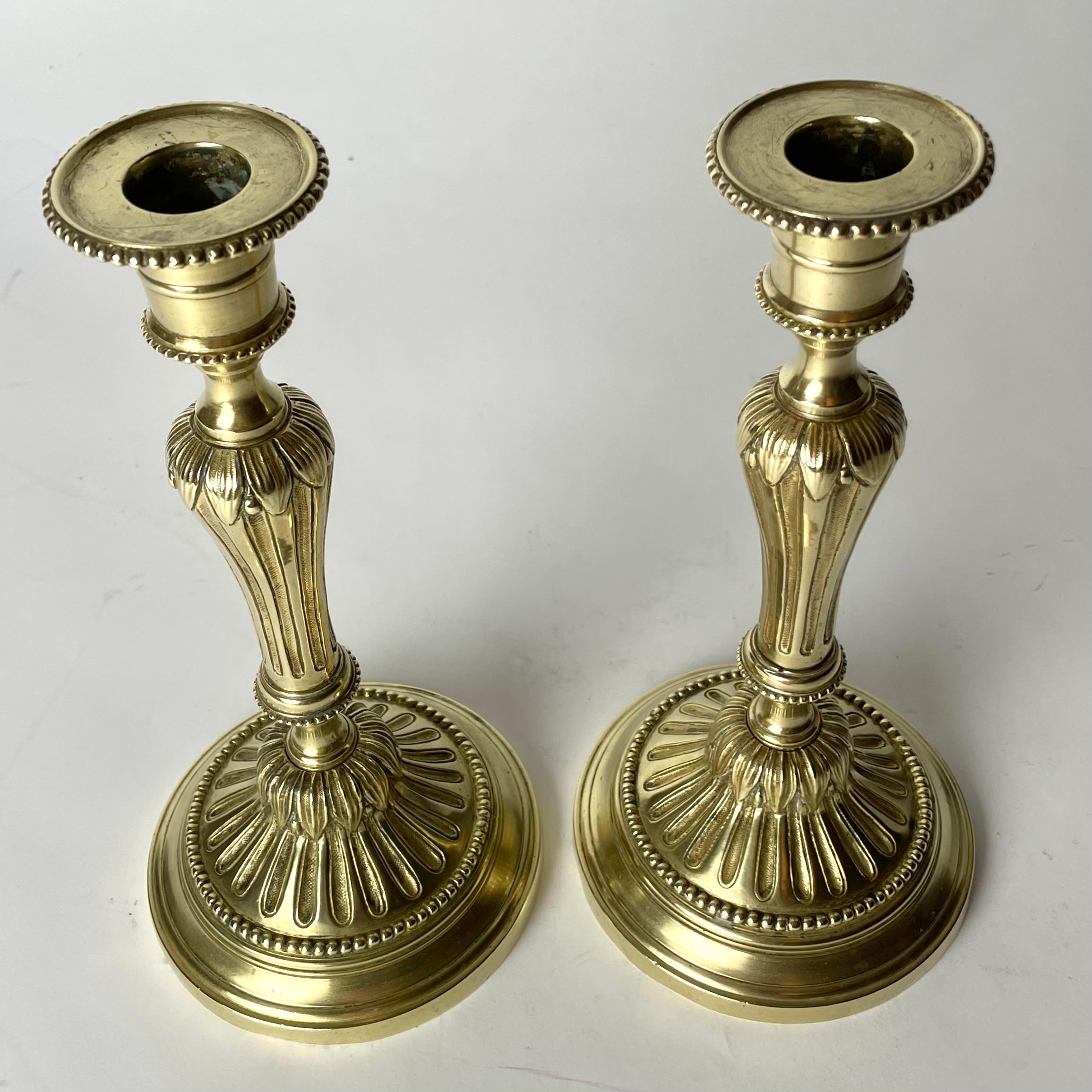 A Pair of Candlesticks in brass, early 20th Century, in the style of Louis XVI In Good Condition For Sale In Knivsta, SE