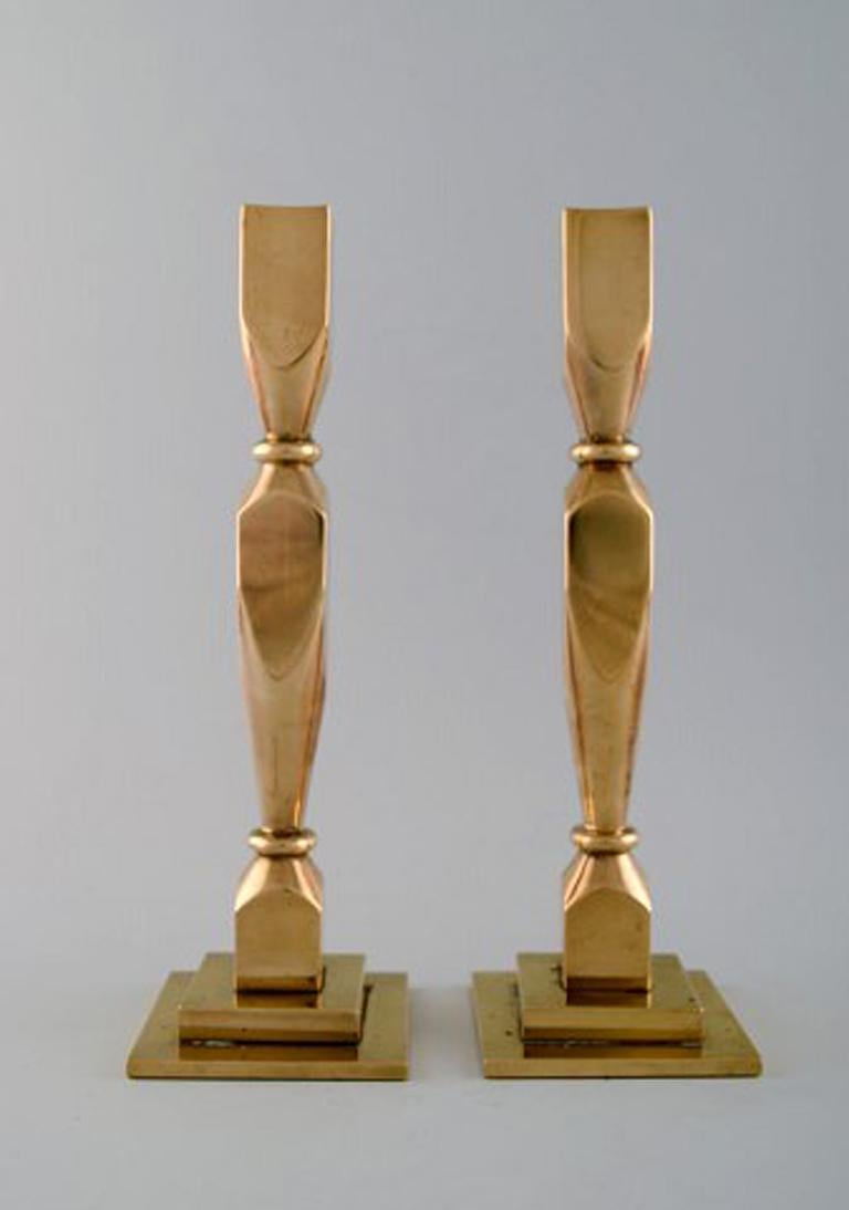 A pair of candlesticks in brass.
Scandinavian design.
Measures: 23.5 cm. x 7 cm.
In perfect condition.
Stamped.