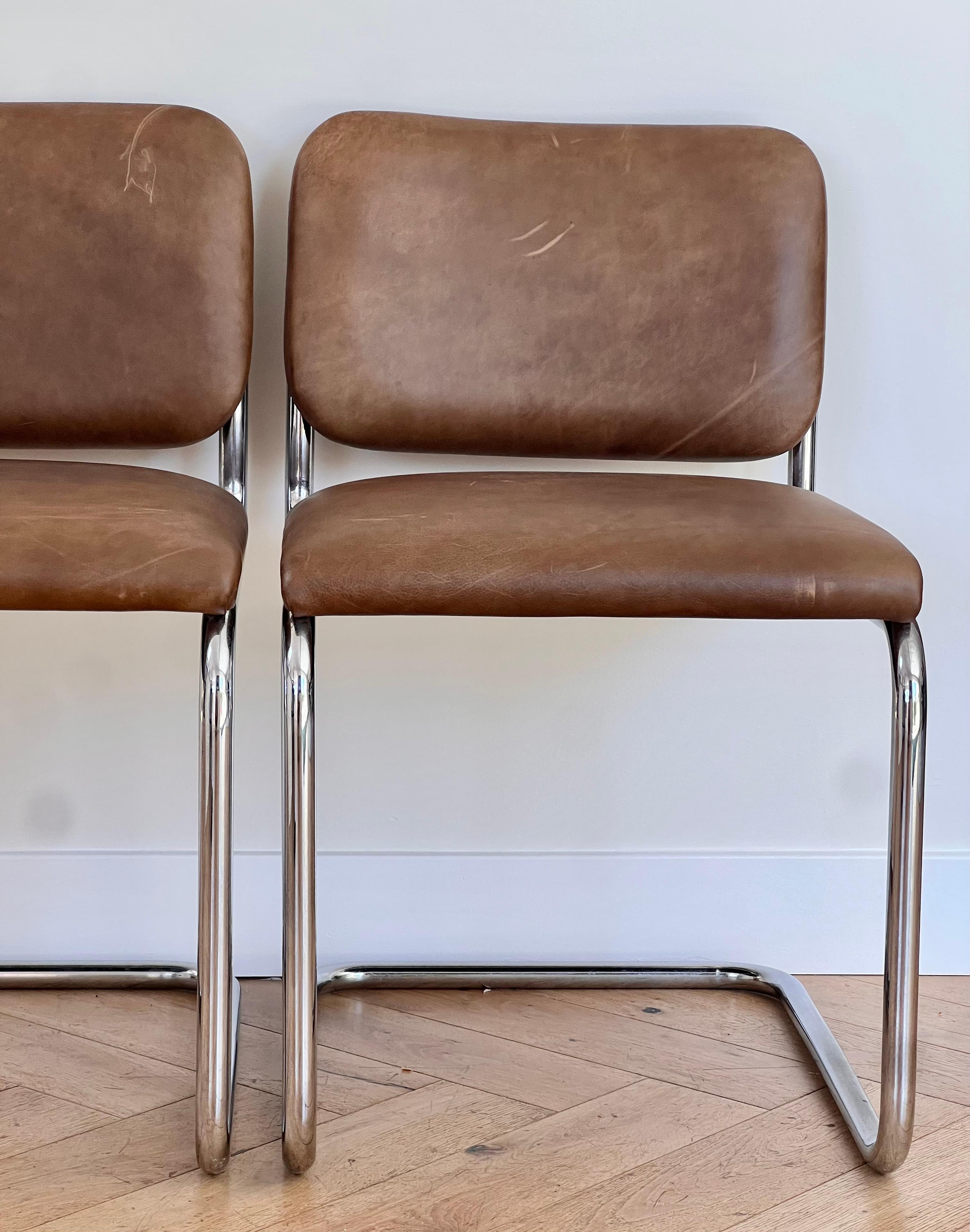 A pair of cantilever Cesca style chrome and leather chairs, 20th century For Sale 3