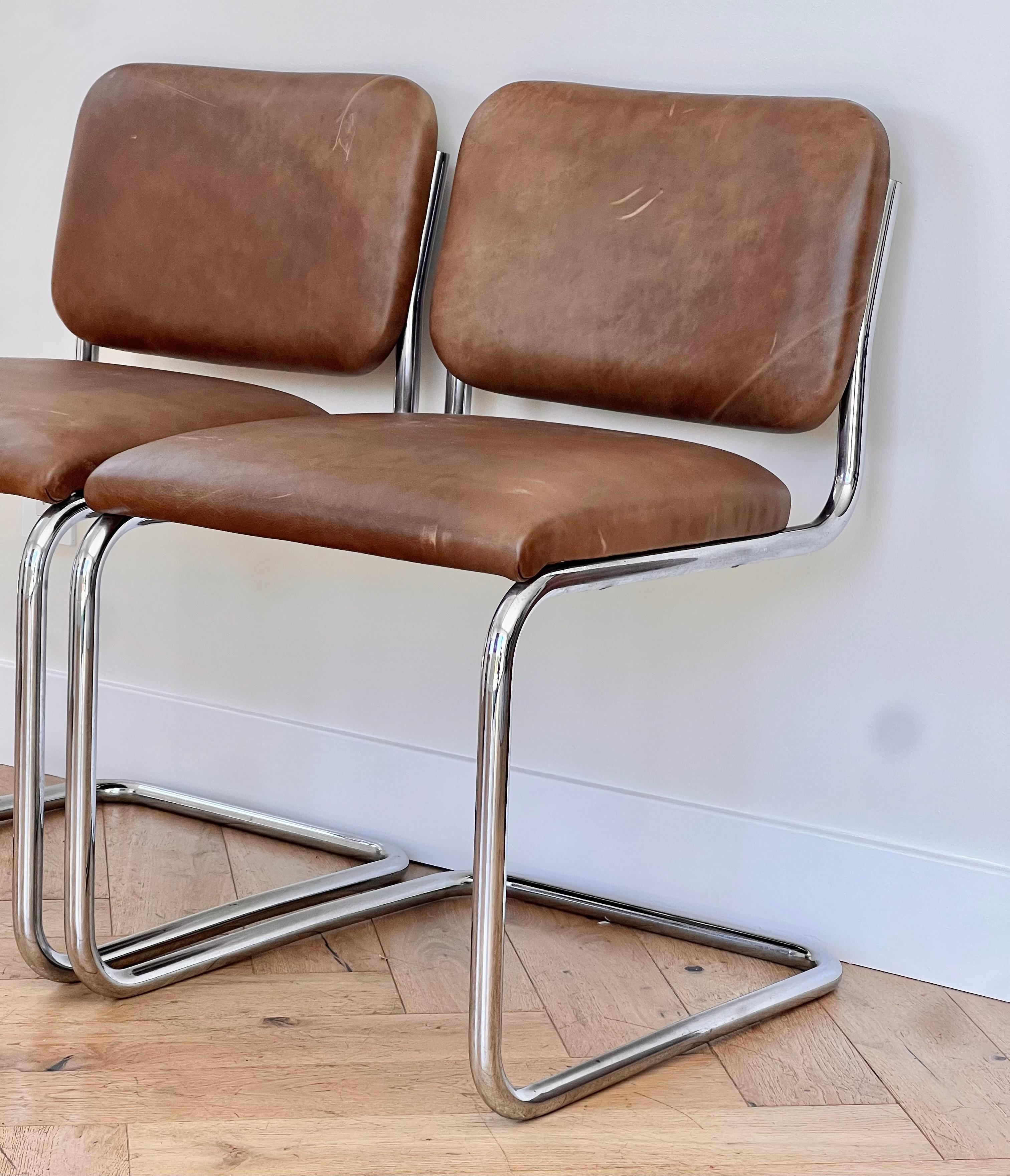 A pair of cantilever Cesca style chrome and leather chairs, 20th century For Sale 6
