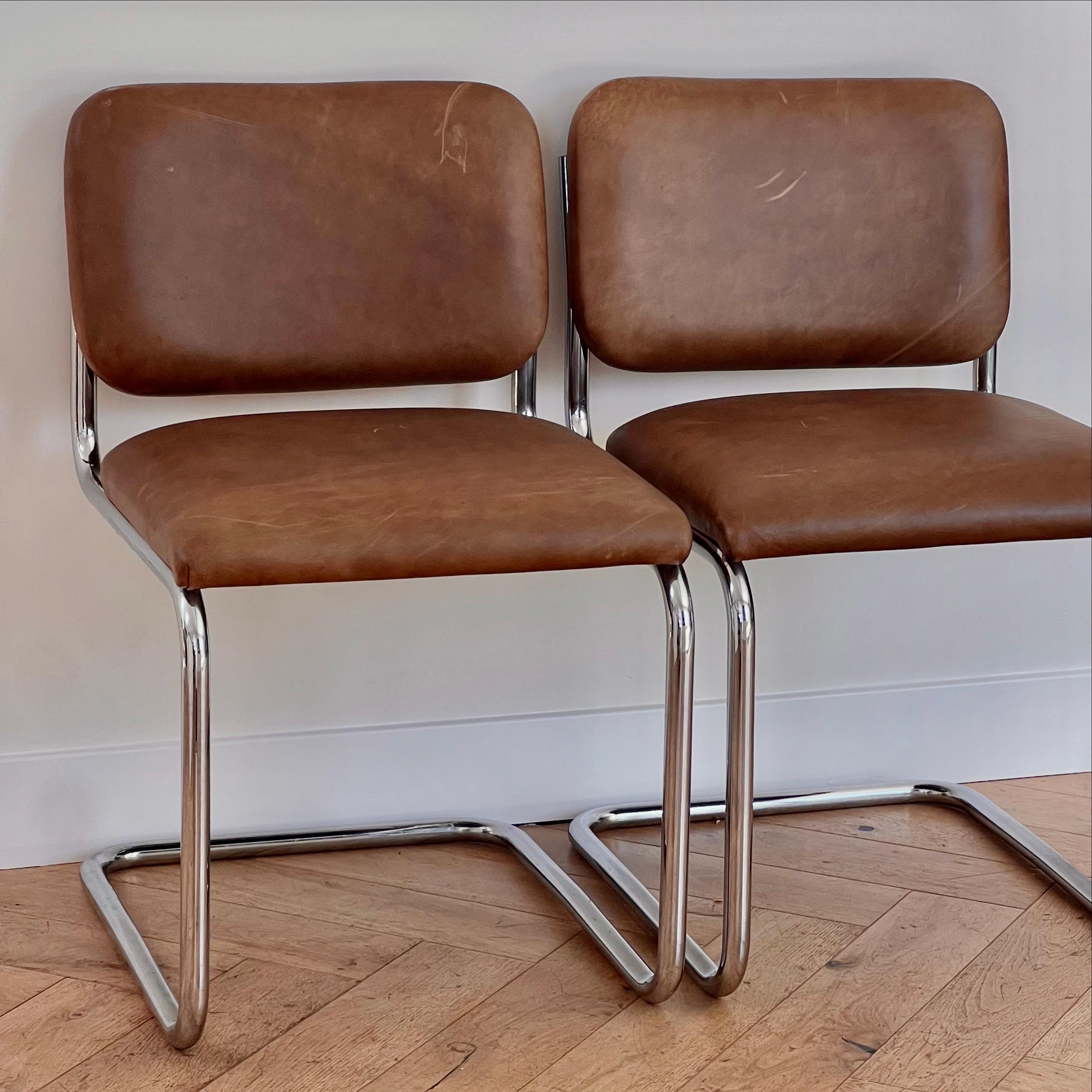 A pair of cantilever Cesca style chrome and leather chairs, 20th century For Sale 7