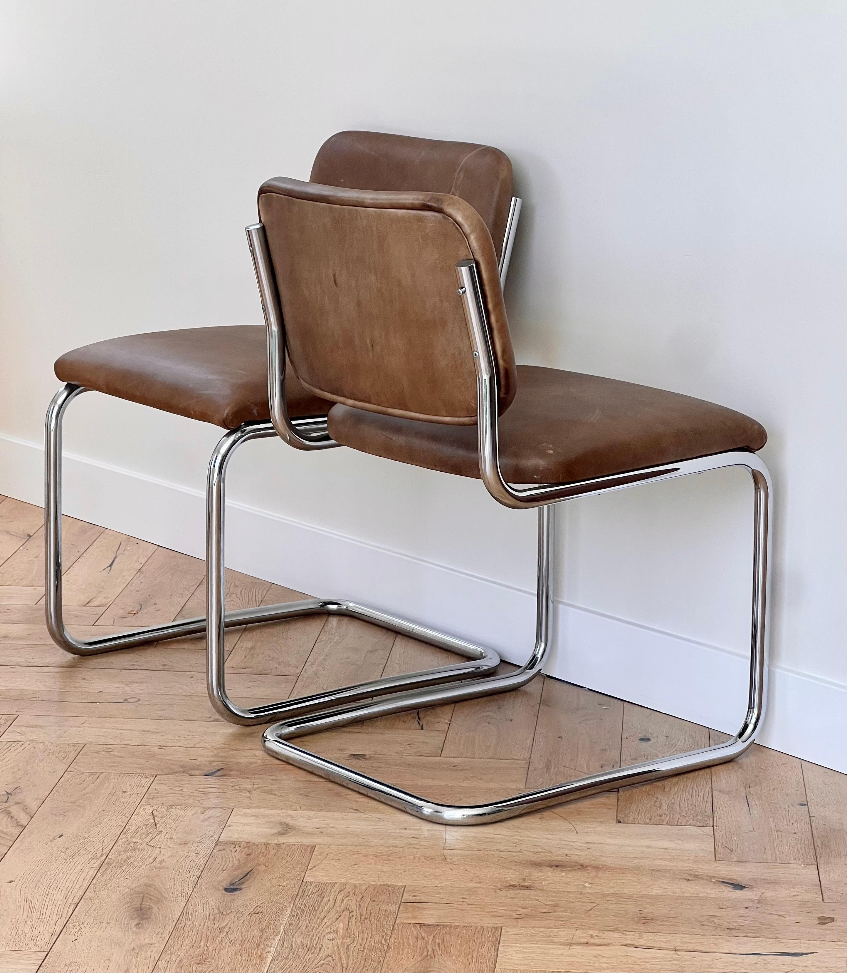 A pair of cantilever Cesca style chrome and leather chairs, 20th century For Sale 10