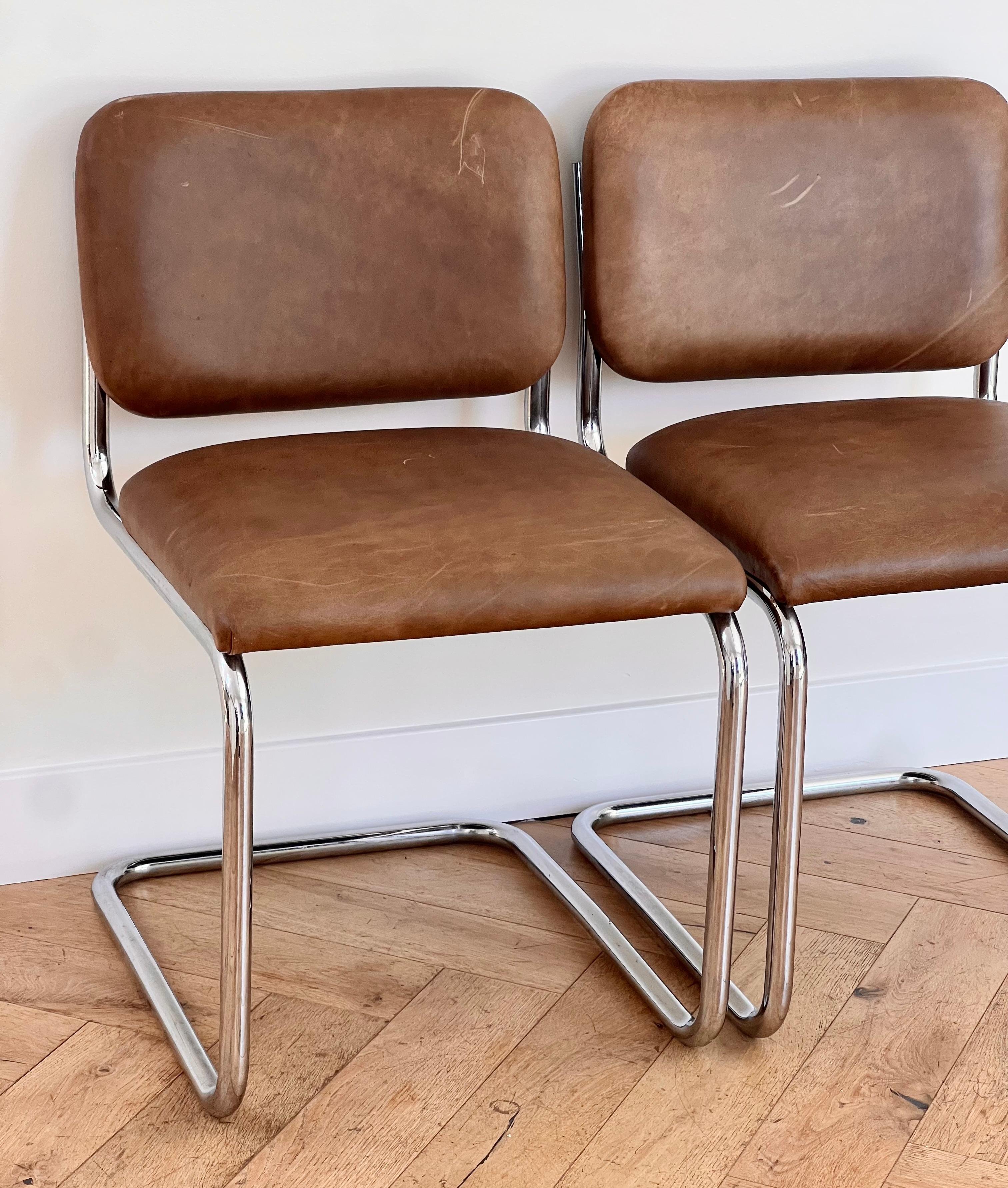Bauhaus A pair of cantilever Cesca style chrome and leather chairs, 20th century For Sale