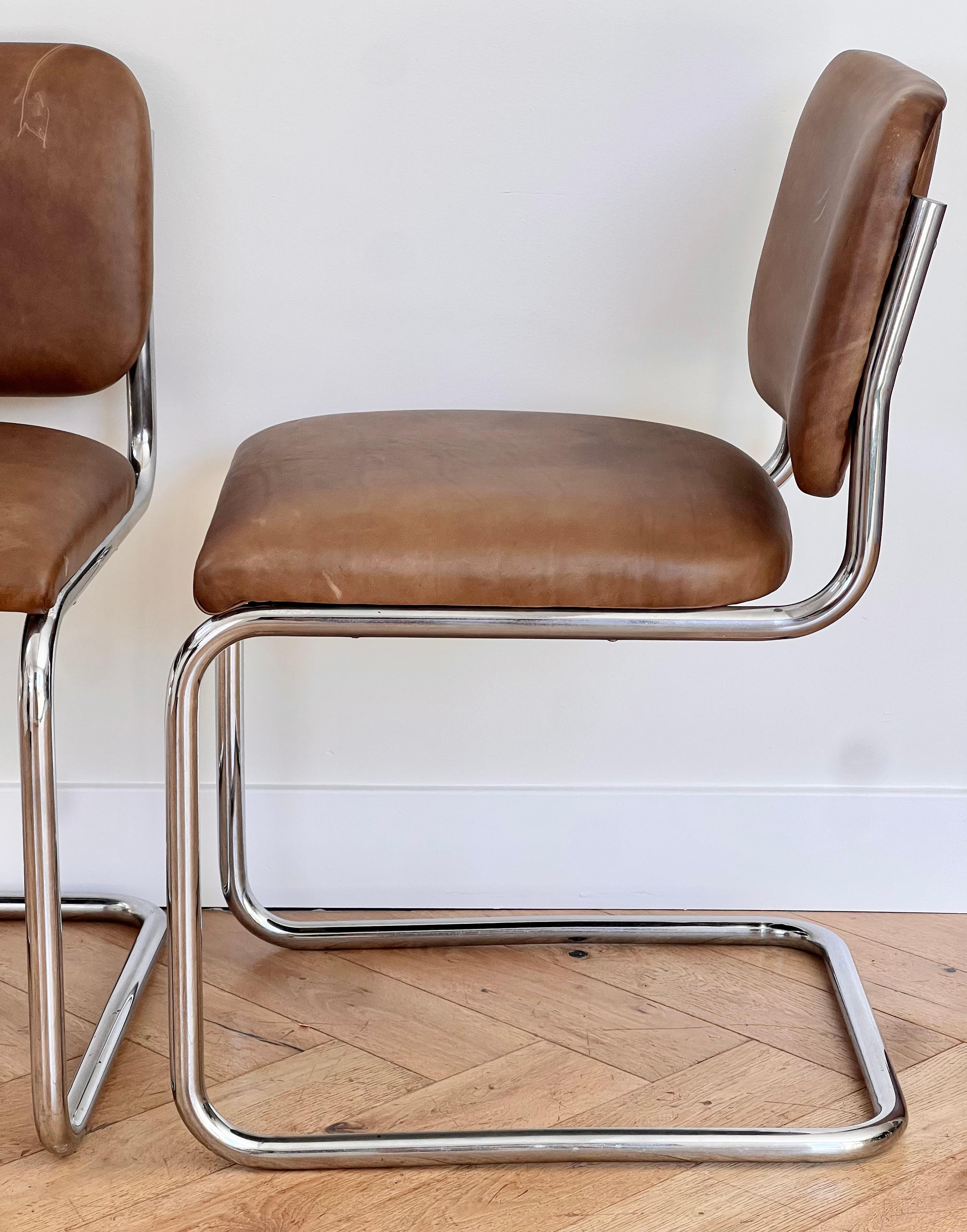 A pair of cantilever Cesca style chrome and leather chairs, 20th century In Good Condition For Sale In View Park, CA