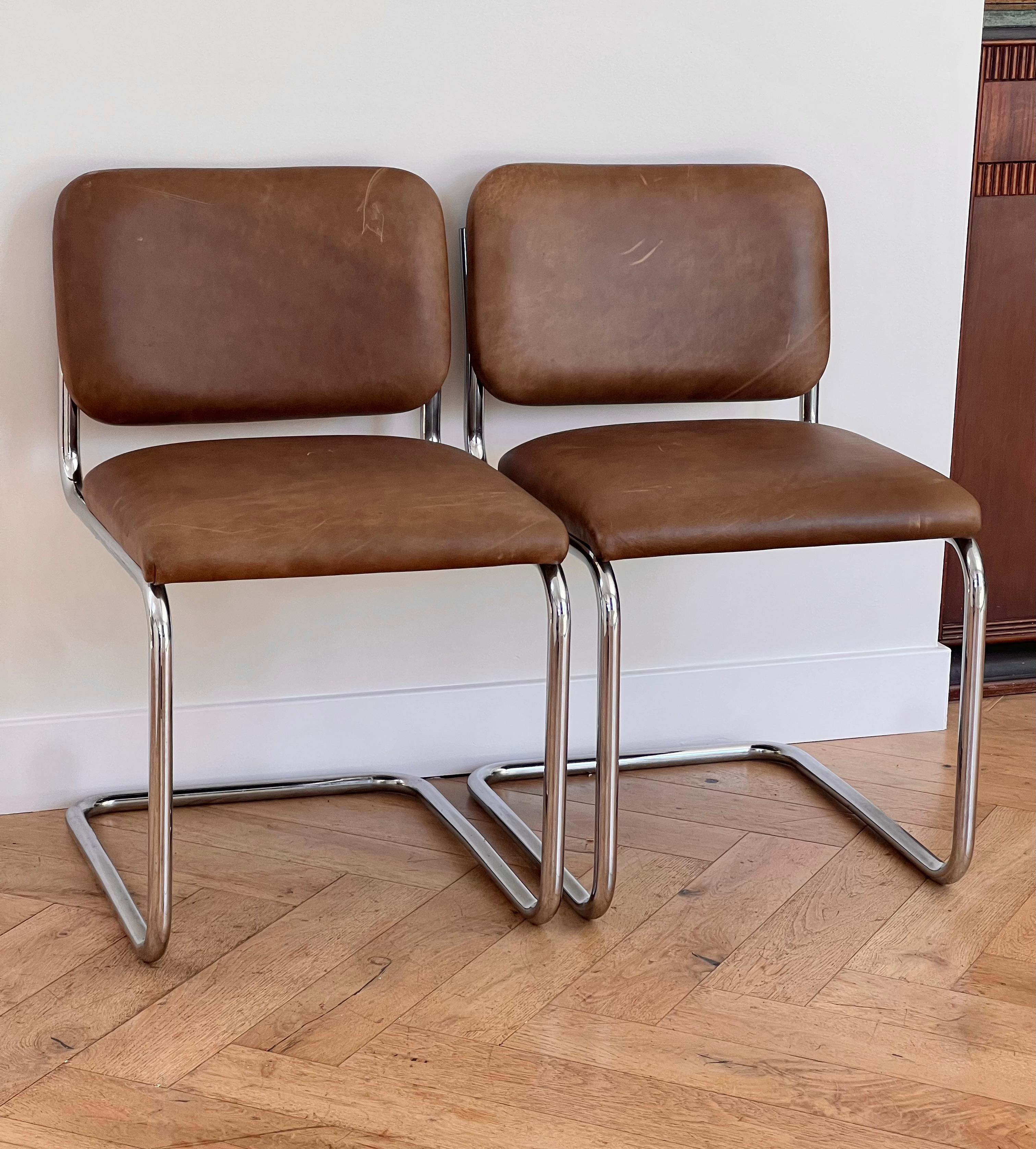 A pair of cantilever Cesca style chrome and leather chairs, 20th century For Sale 2