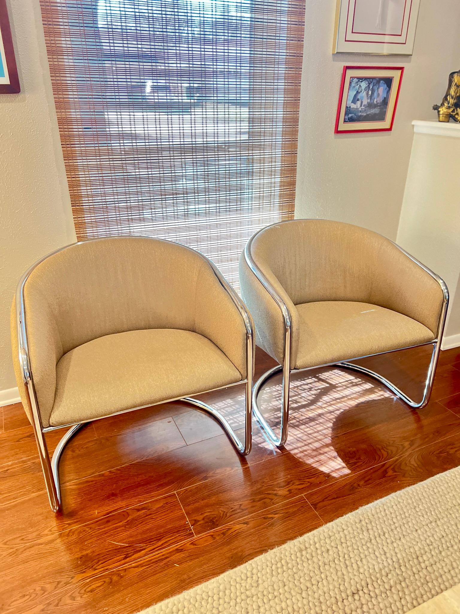 Pair of Cantilevered Chrome Barrel Back Club Chairs by Anton Lorenz for Thonet In Good Condition For Sale In Houston, TX