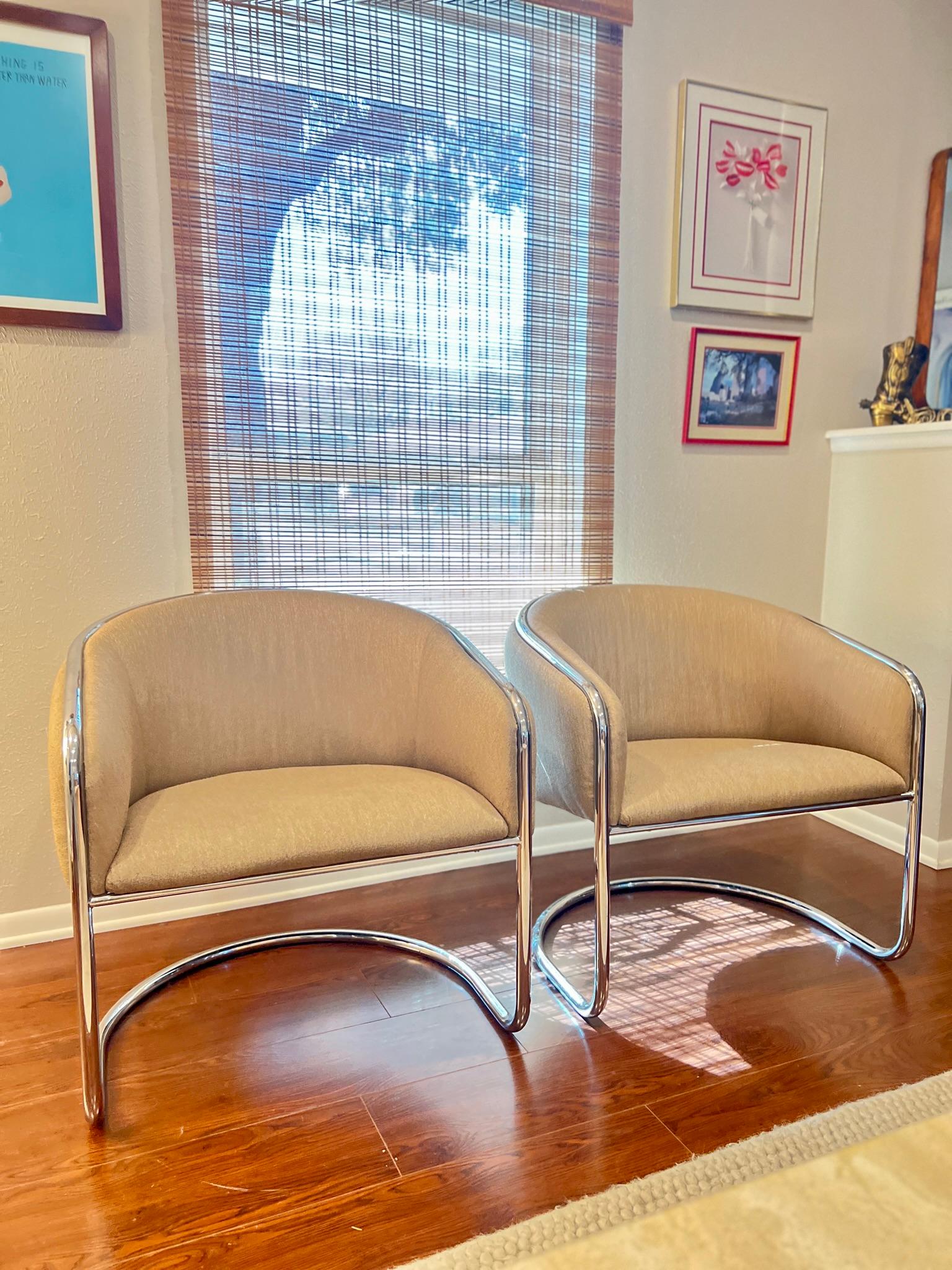 Late 20th Century Pair of Cantilevered Chrome Barrel Back Club Chairs by Anton Lorenz for Thonet For Sale