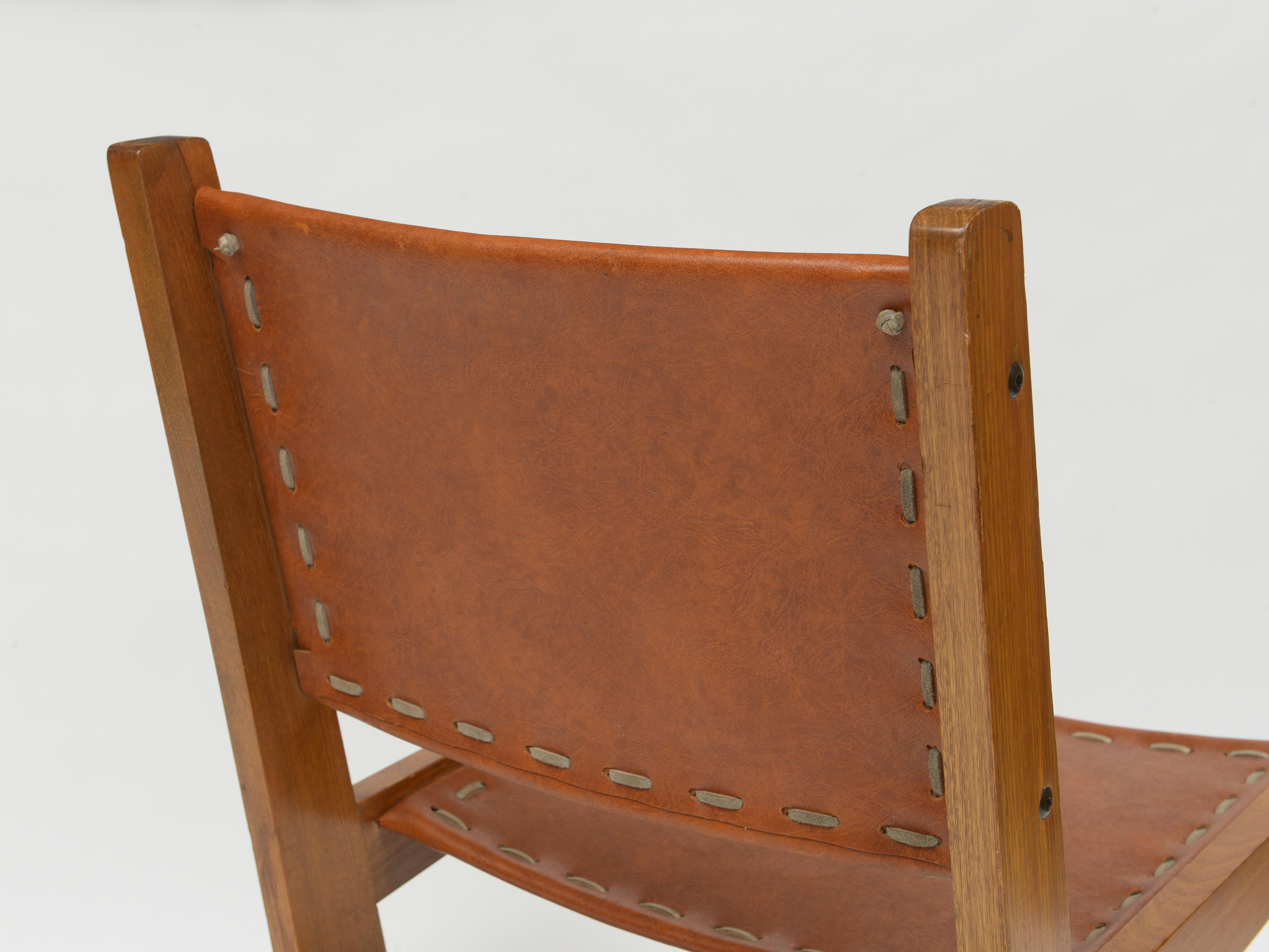 Paire de chaises à piètement luge en cuir colombien du milieu du siècle dernier  en vente 2
