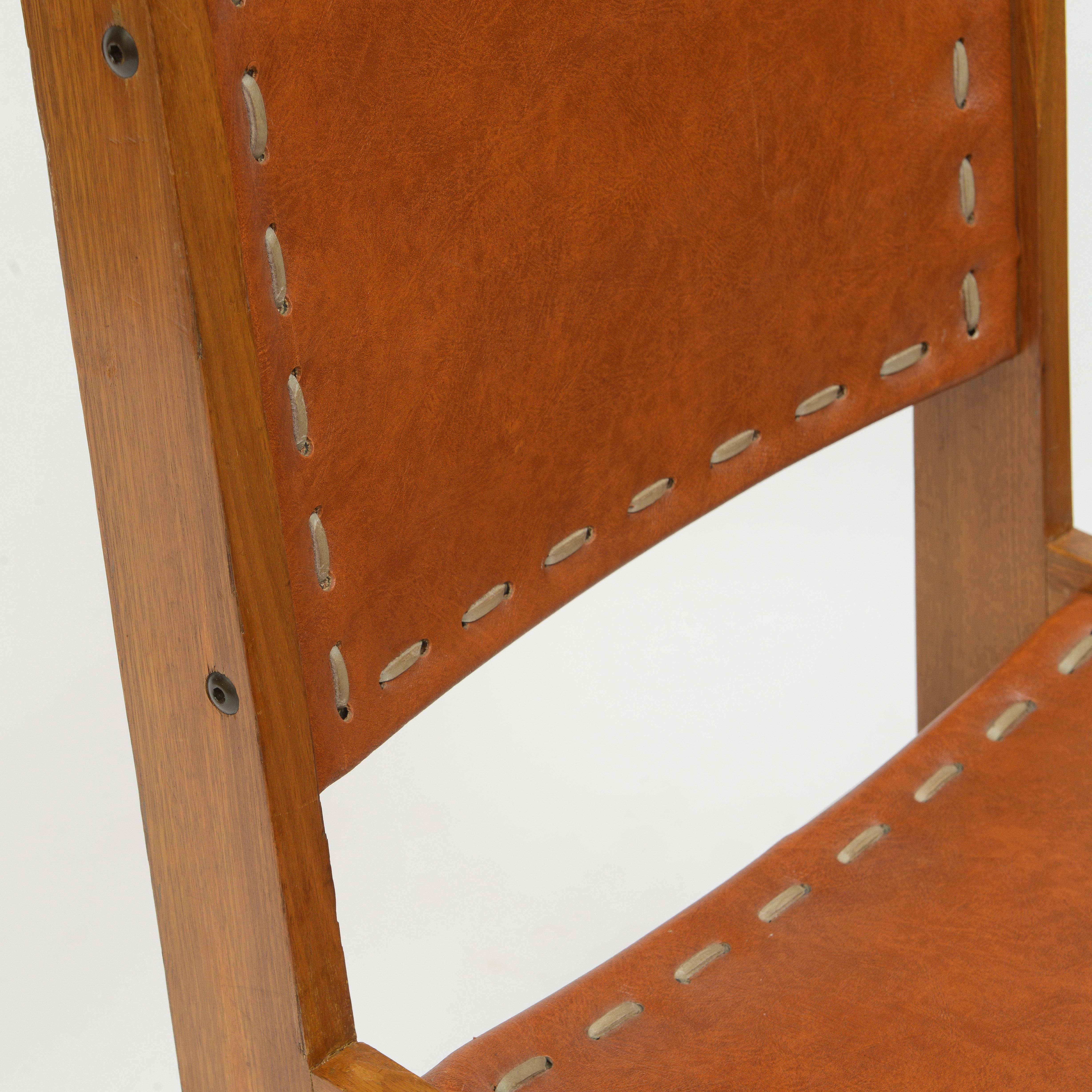 Paire de chaises à piètement luge en cuir colombien du milieu du siècle dernier  en vente 3