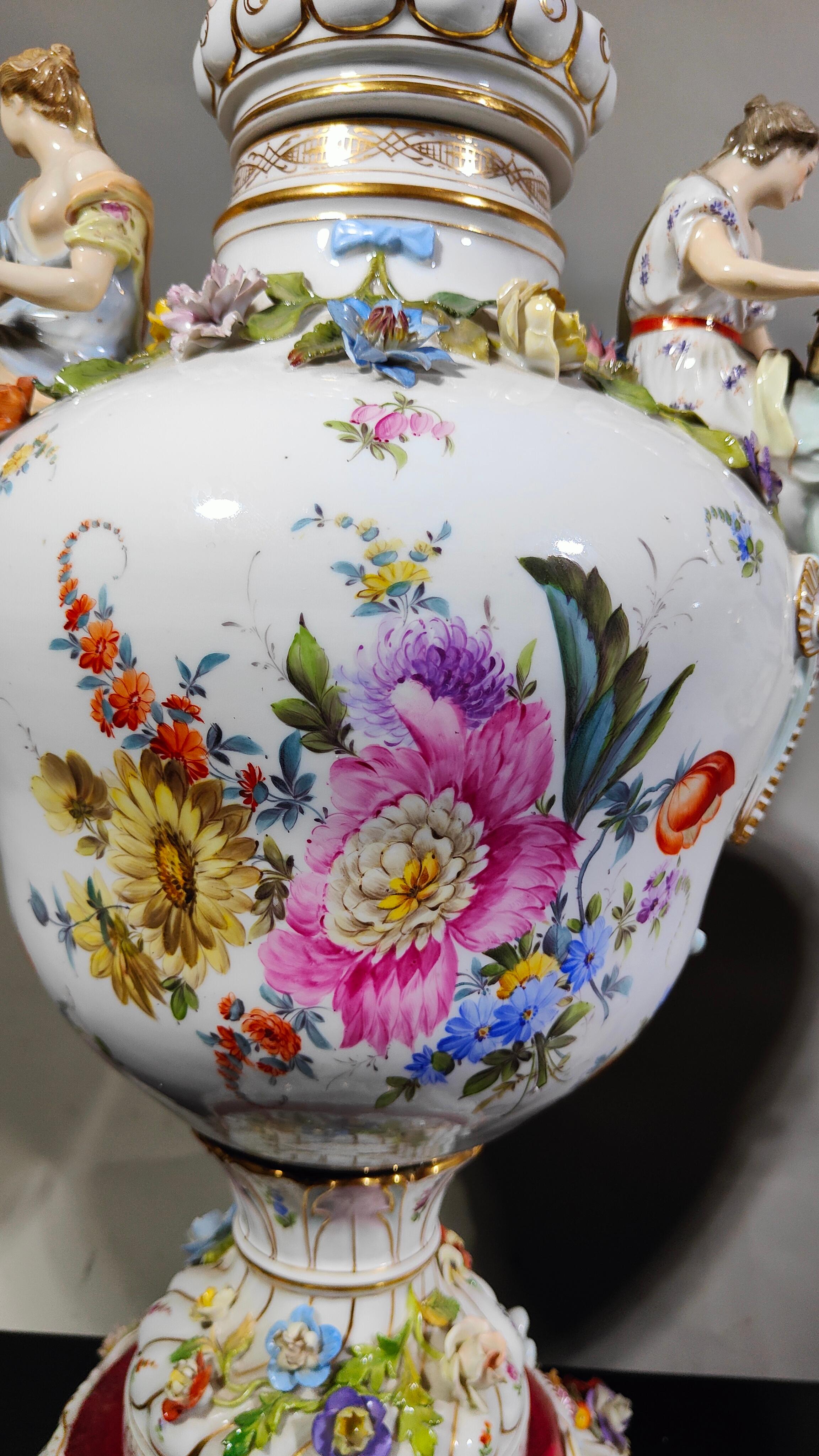 A Pair Of Carl Thieme  German porcelain Vases, Lids And Pedestals (potschappel) For Sale 7
