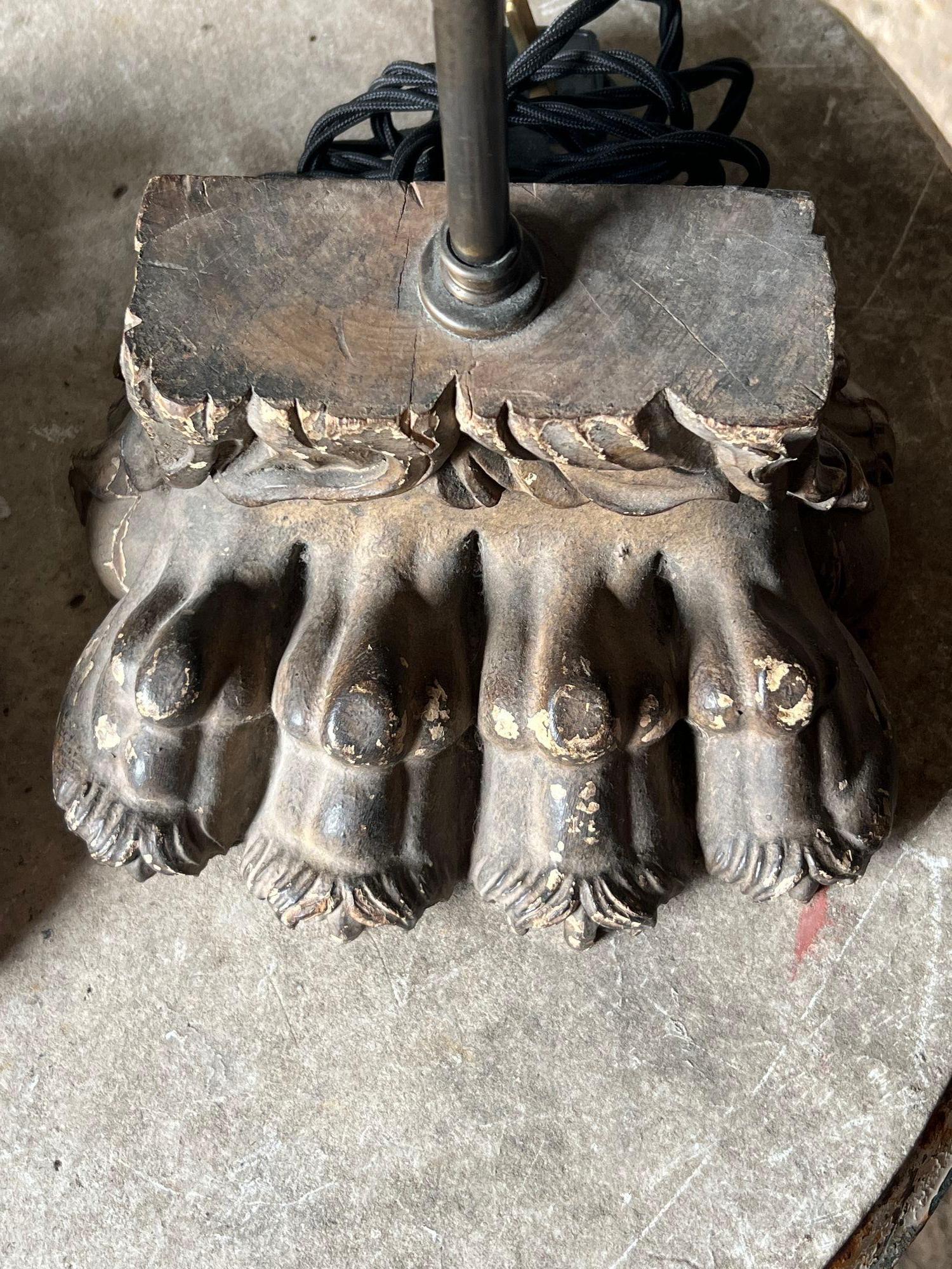 A wonderful pair of lamp bases made from carved and painted oak hairy lions paws. Likely 18thC fragments from a piece of furniture. (Shades not included) Dimensions: H 44.5cm
W 22cm
D 15cm