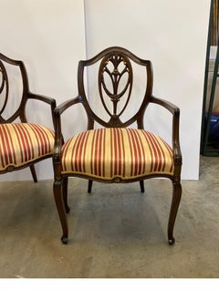 Paar geschnitzte Mahagoni-Hepplewhite-Schildrücken-Sessel um 1900