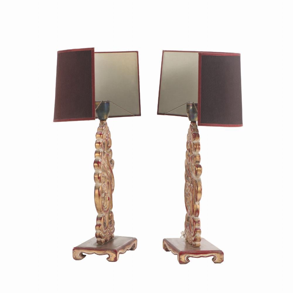 Tissu Paire de lampes de table sculptées à la manière de James Mont, C. 1950. en vente