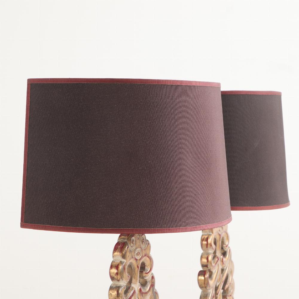 Paire de lampes de table sculptées à la manière de James Mont, C. 1950. en vente 1