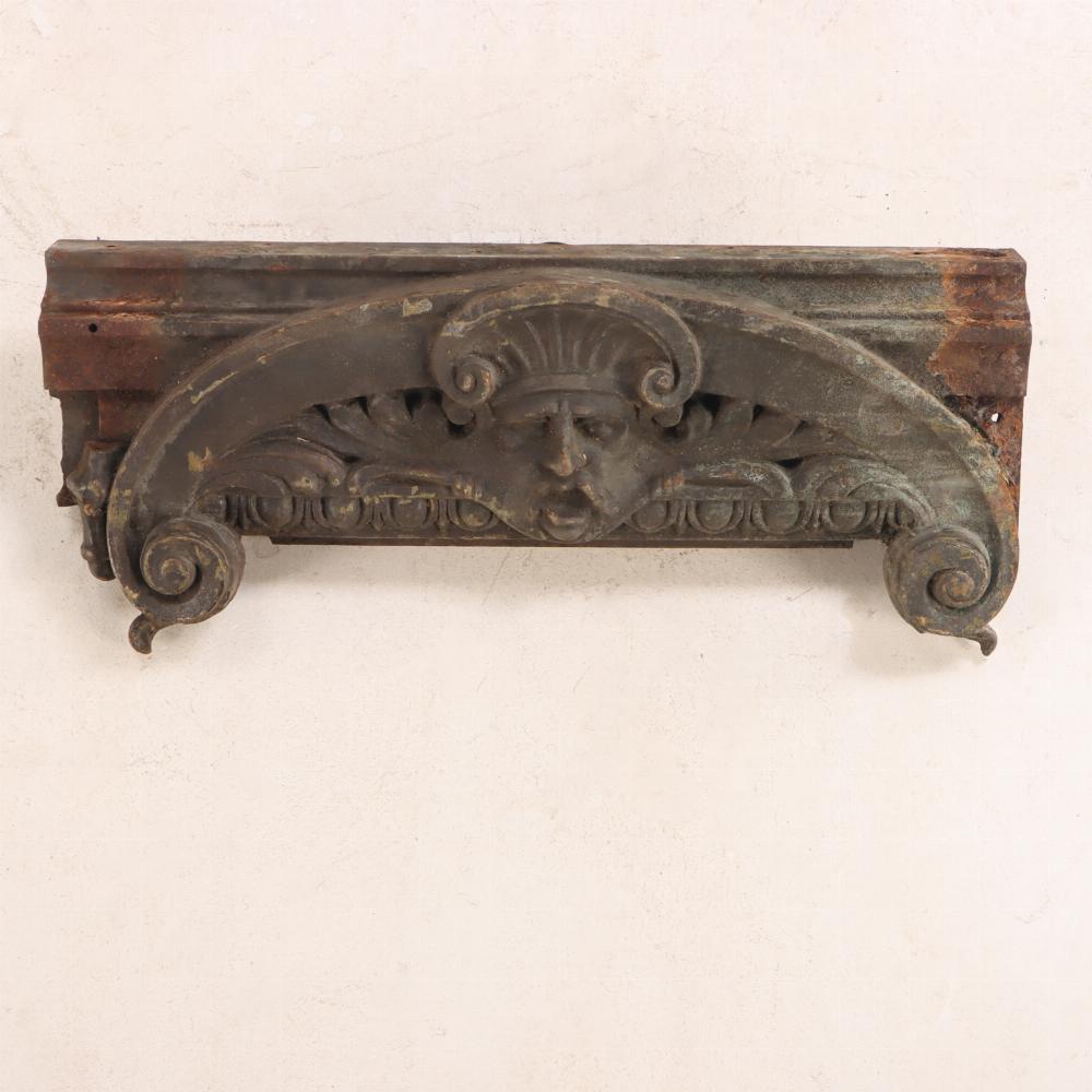 Americano Coppia di capitelli in ghisa con facce C 1890.