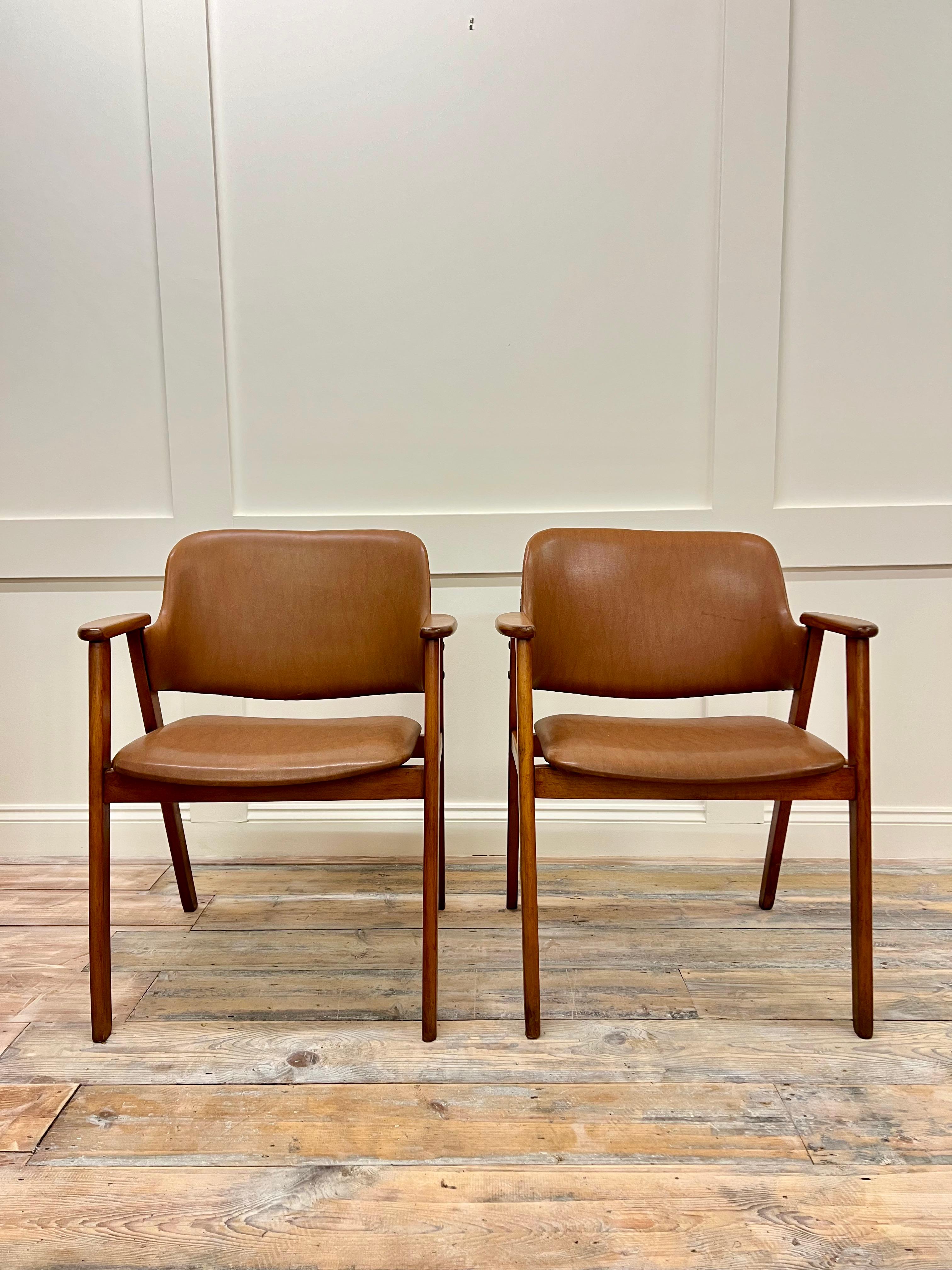 This Pair of mid-century modern chairs were designed by Cees Braakman.
Manufactured during the 50's by UMS Pastoe in the Netherlands.
They can be used as a dining chairs or side chairs.

The legs and the armrests are made from Teak.
The seat and the