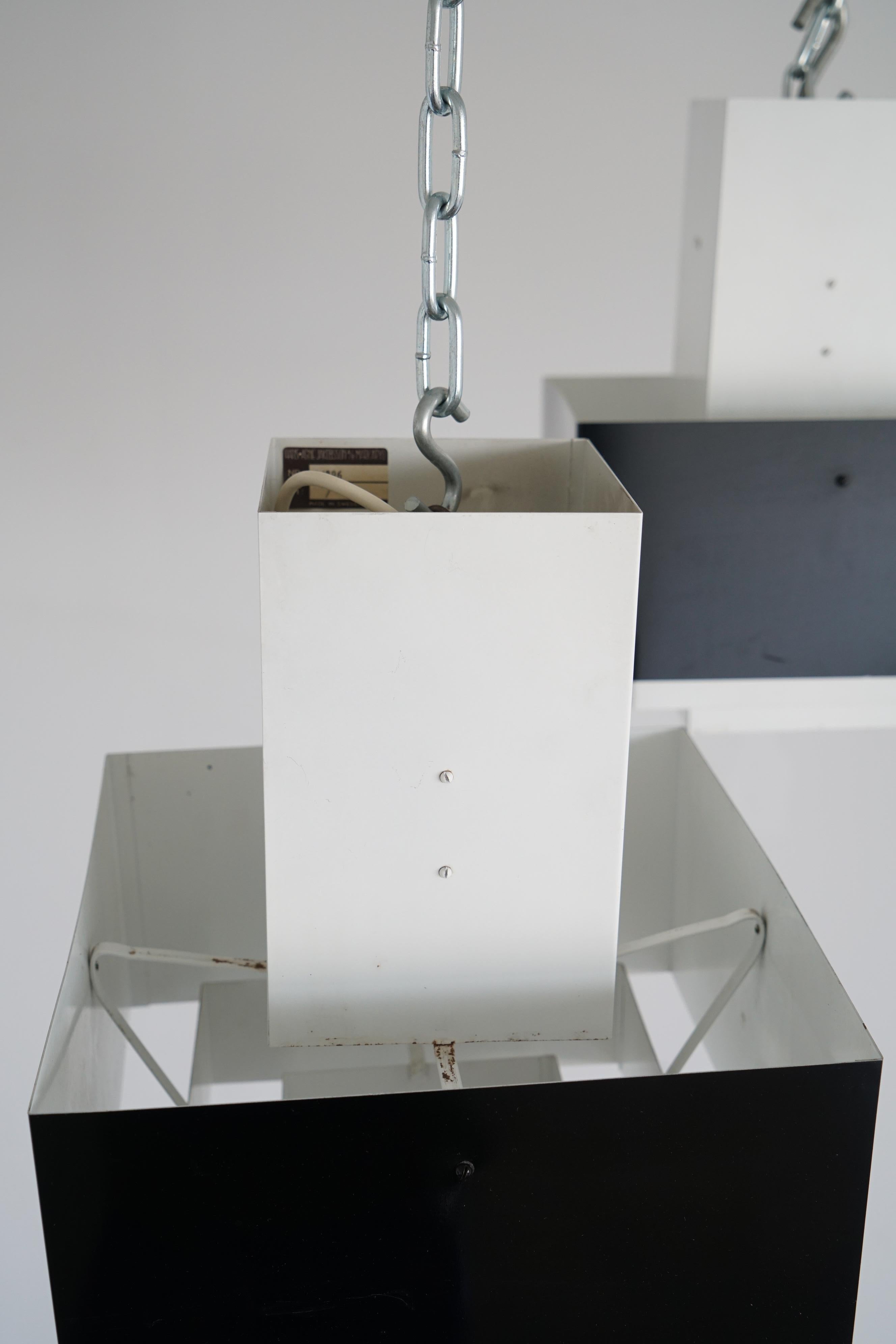 Metà XX secolo Una coppia di lampade da soffitto di Hans-Agne Jakobsson in vendita