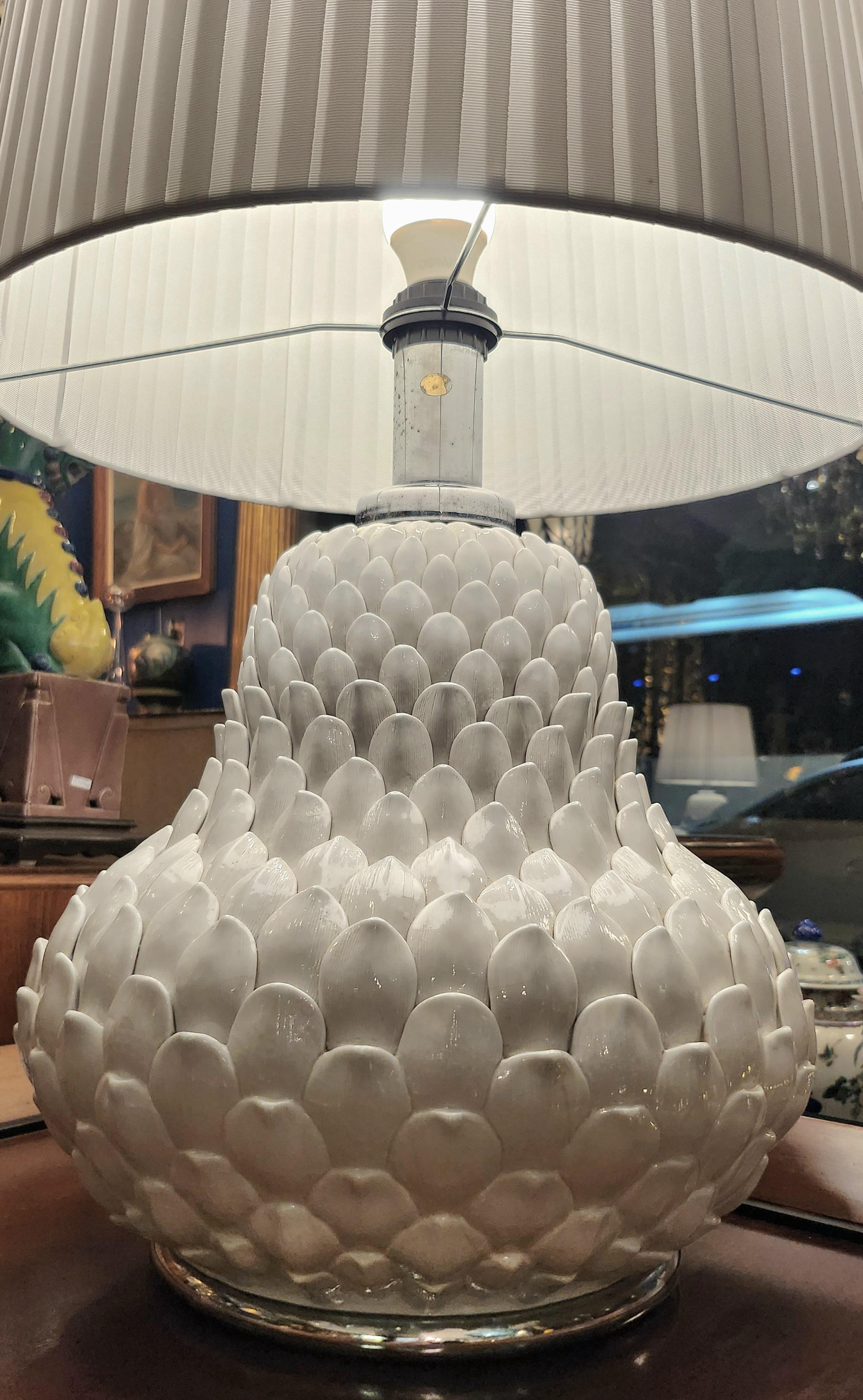 Paire de lampes de table artichauts en céramique et laiton, années 1970 en vente 12