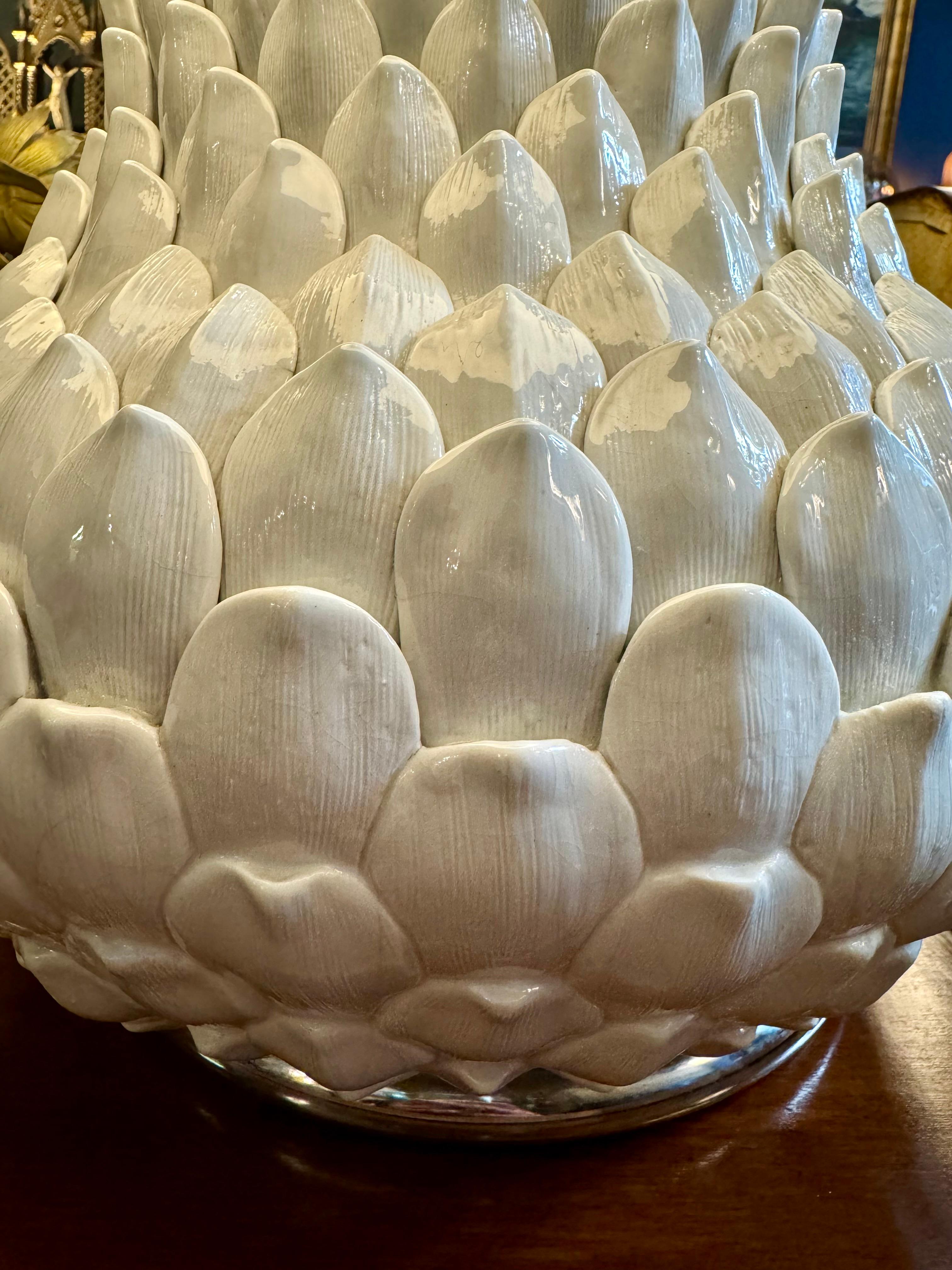 Laiton Paire de lampes de table artichauts en céramique et laiton, années 1970 en vente