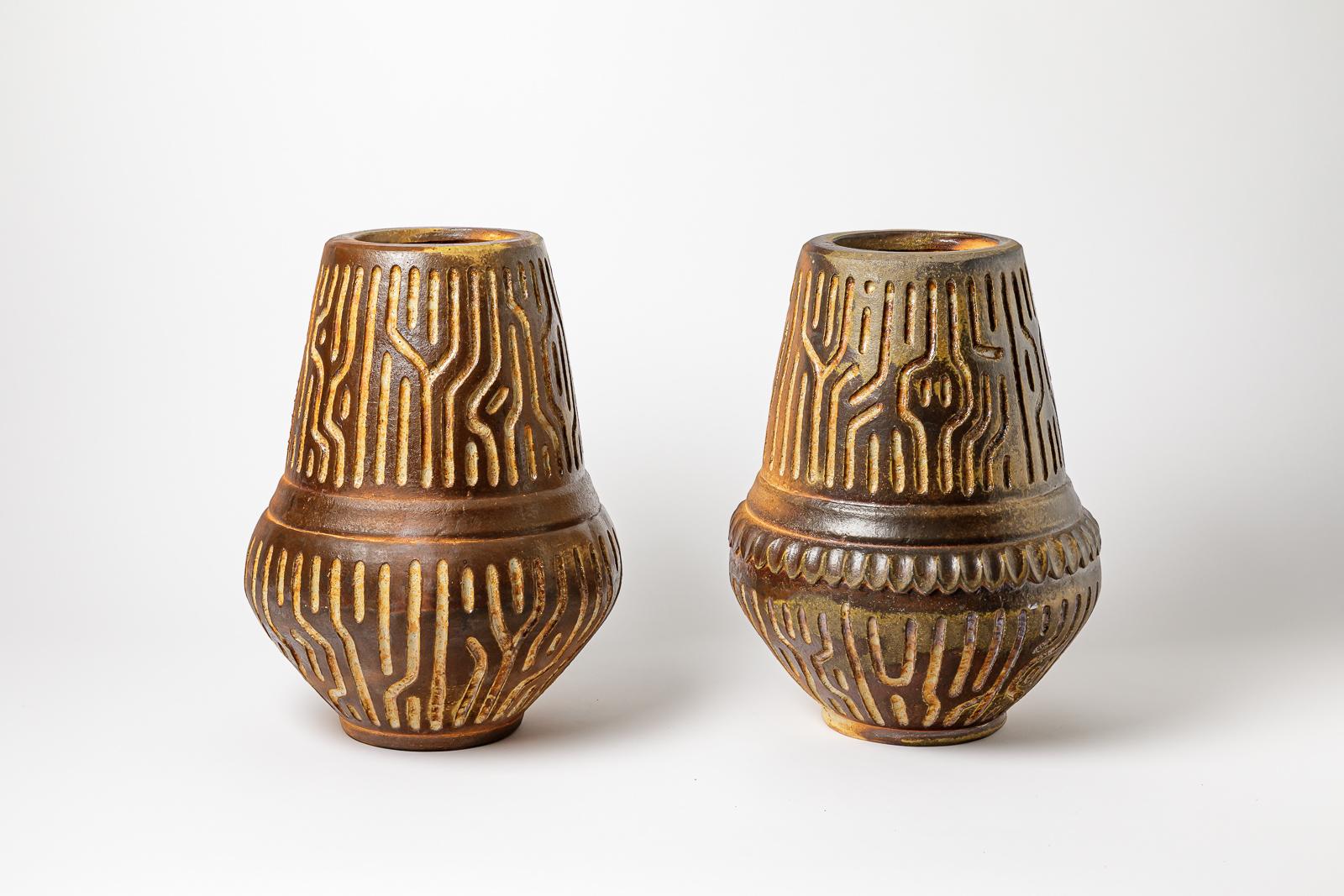 Coppia di vasi in ceramica di Charles-Henri Guieba con decorazione geometrica.
Cottura del legno.
Perfette condizioni originali.
Ogni pezzo è firmato sotto la base.
Pezzo unico.
2022.