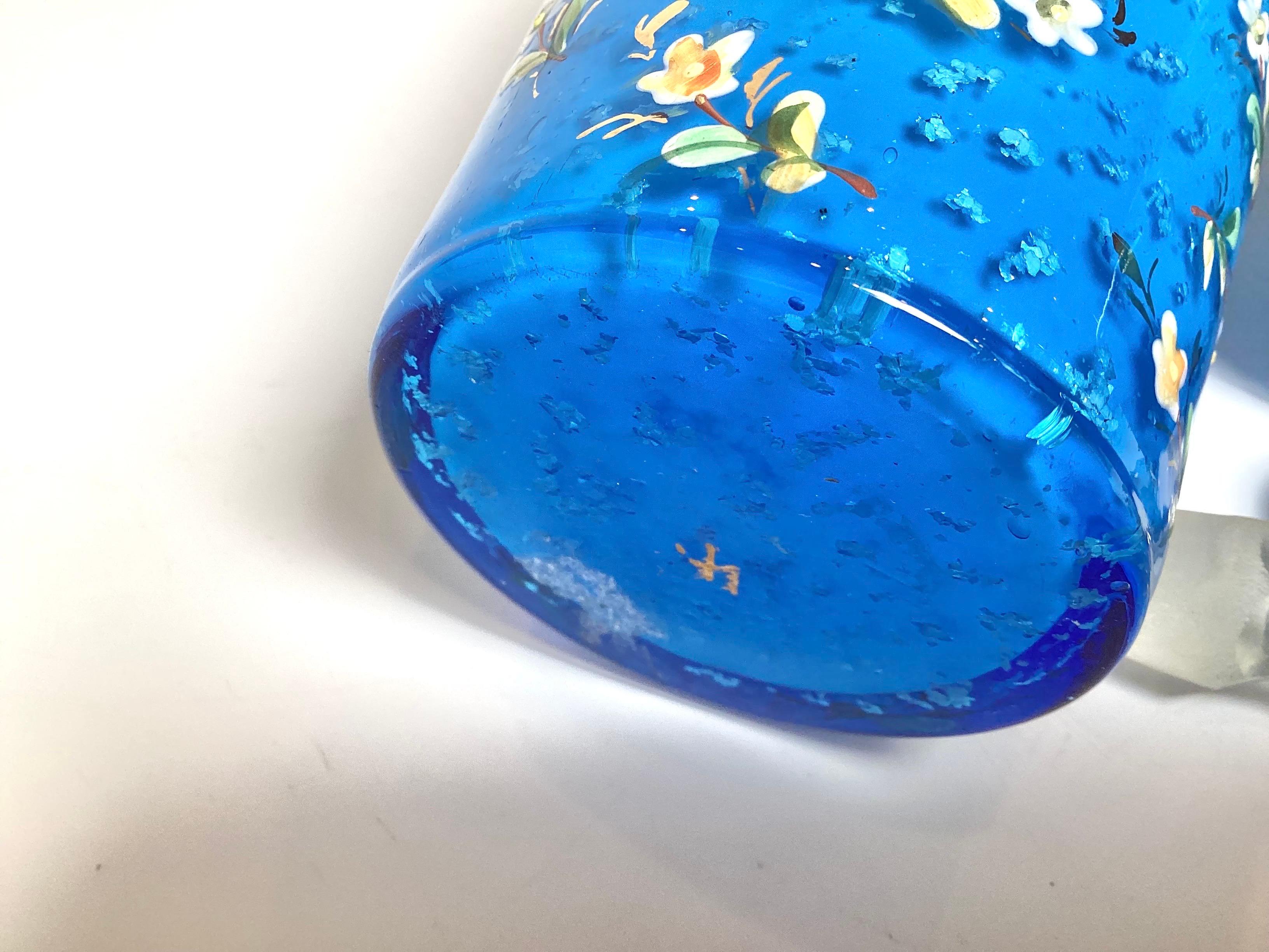 Coppia di flaconi di profumo blu ceruleo opalino e smaltato in vendita 2