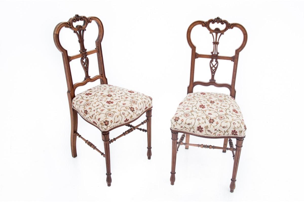 Antique chairs from around 1880, imported from Northern Europe.

Dimensions: height 93 cm / seat height. 46 cm / width 40 cm / depth 45 cm